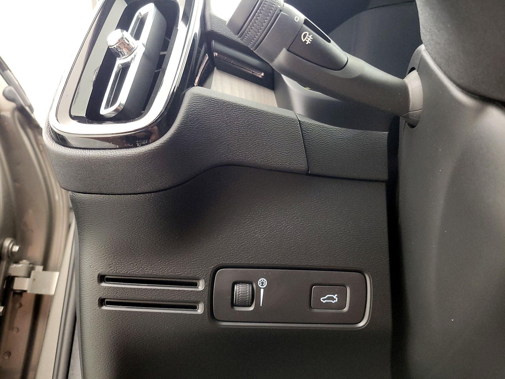 Thumbnail: 2020 Volvo XC40 - 13