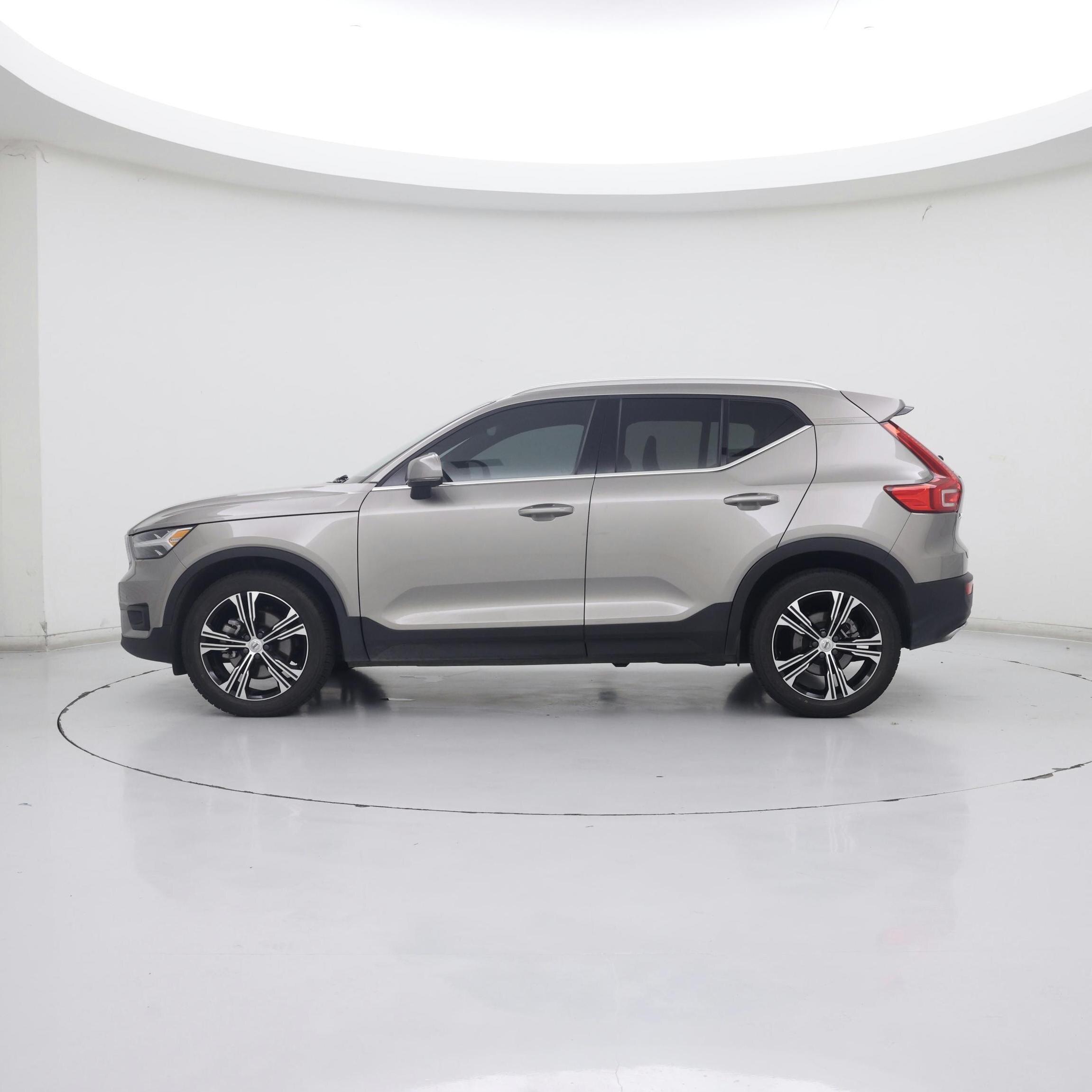 Thumbnail: 2020 Volvo XC40 - 3