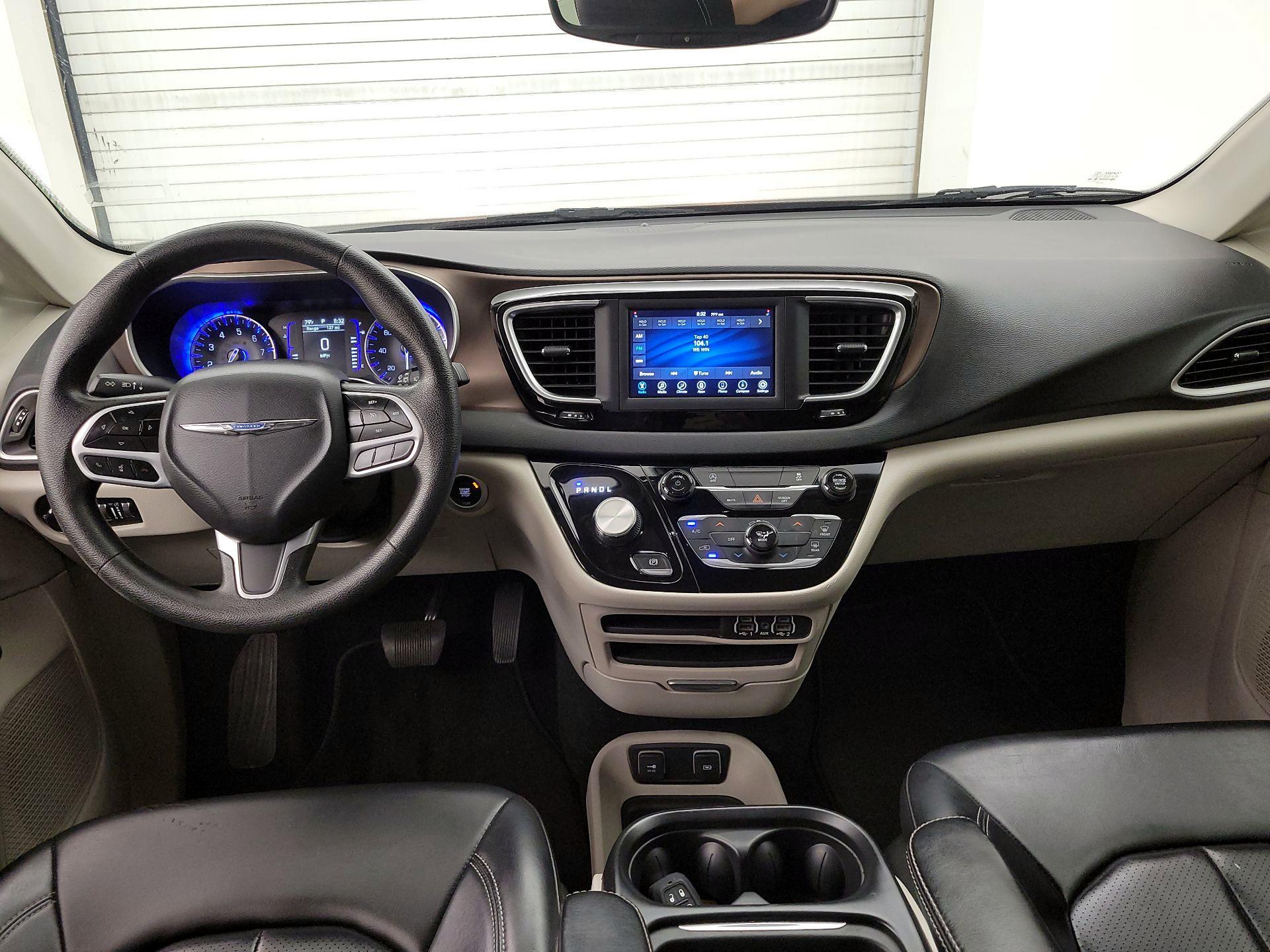 Thumbnail: 2021 Chrysler Voyager - 9