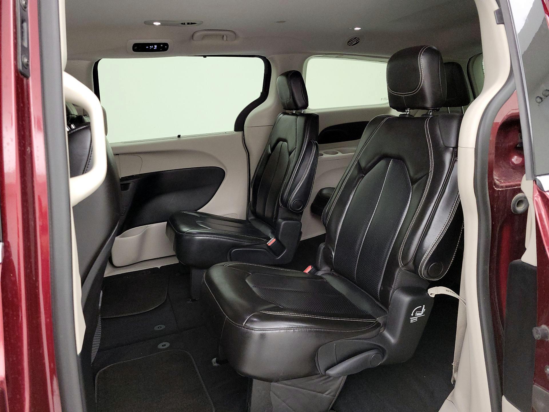 Thumbnail: 2021 Chrysler Voyager - 19