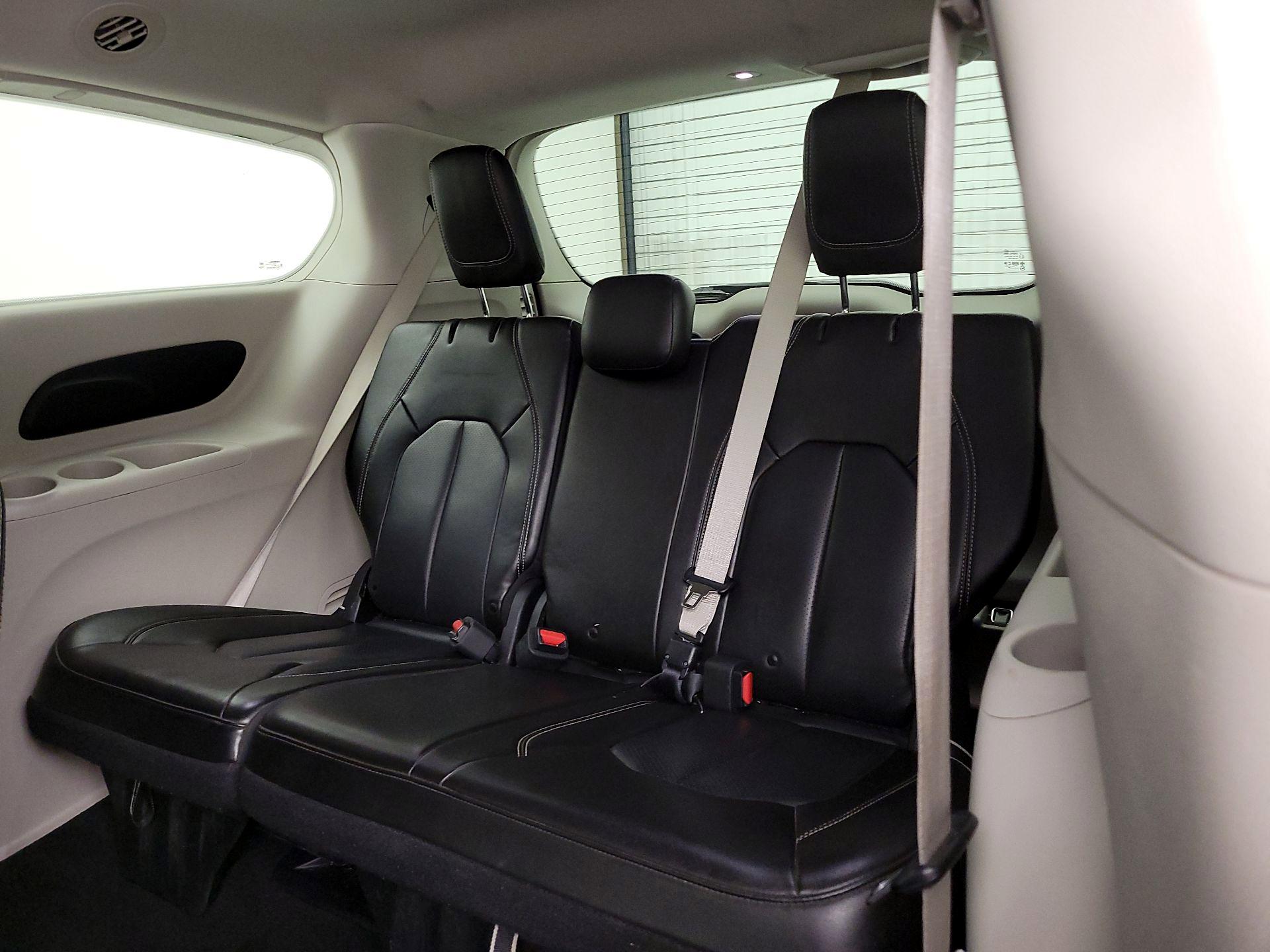 Thumbnail: 2021 Chrysler Voyager - 20
