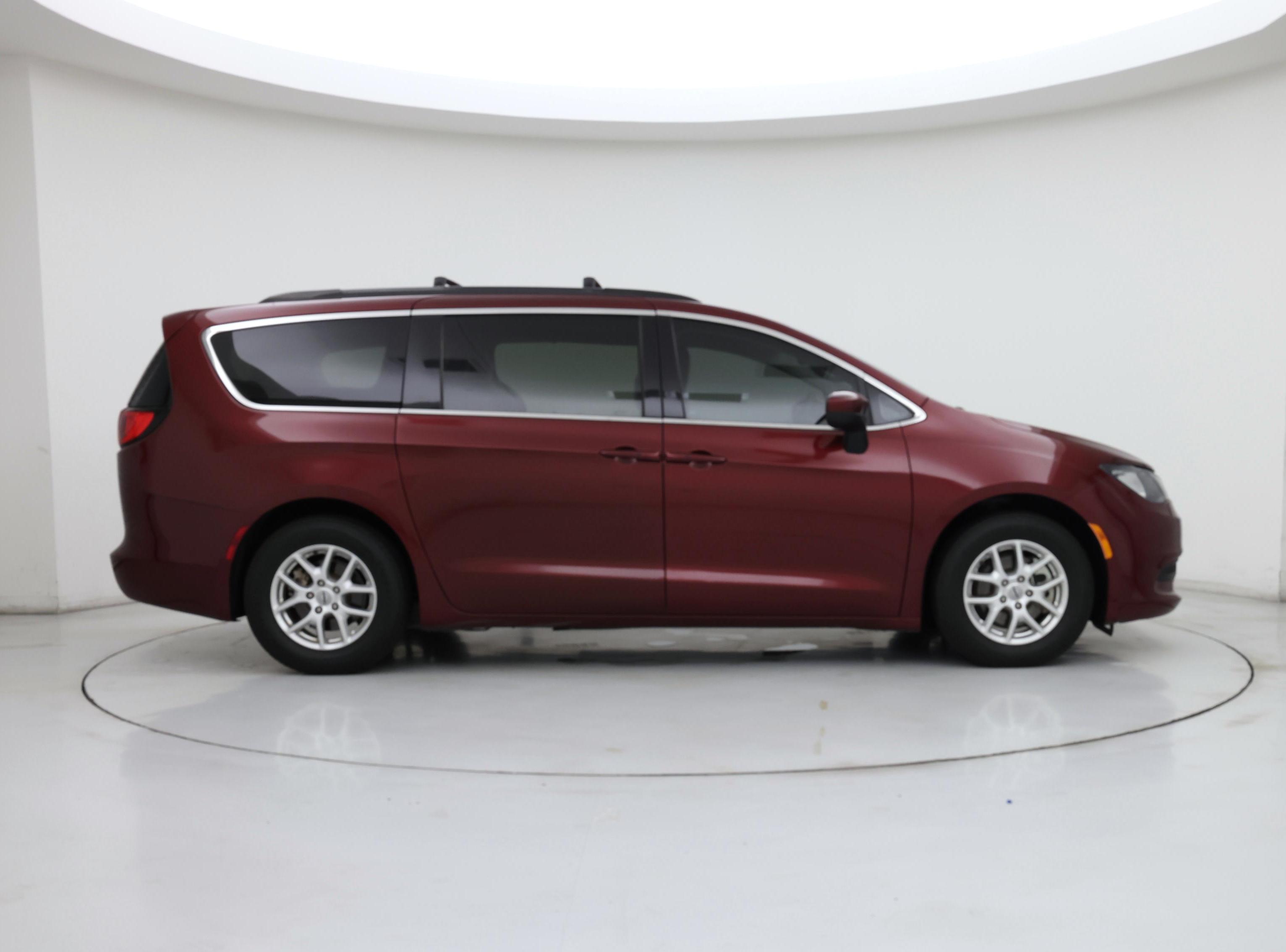 Thumbnail: 2021 Chrysler Voyager - 7