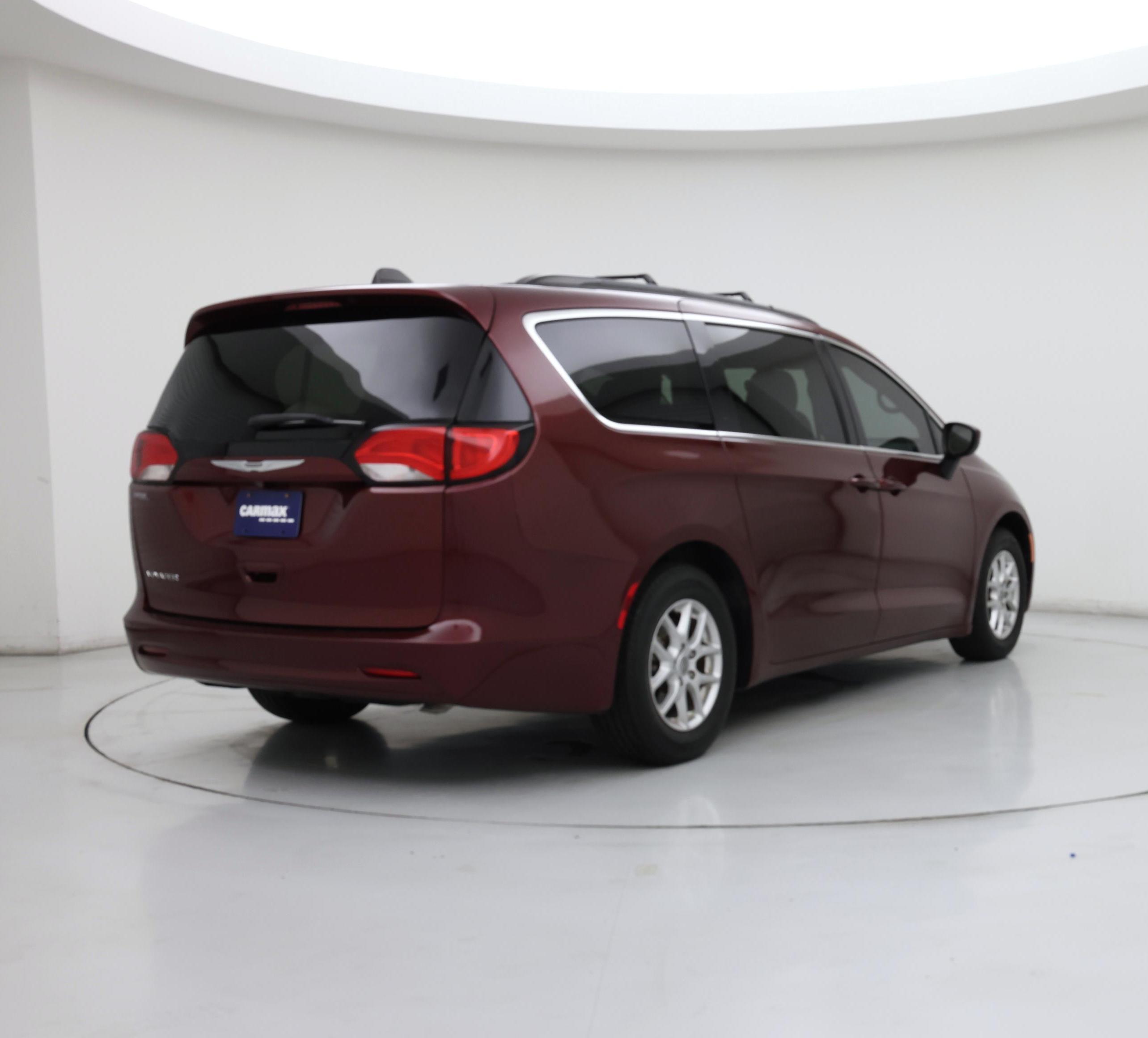 Thumbnail: 2021 Chrysler Voyager - 8