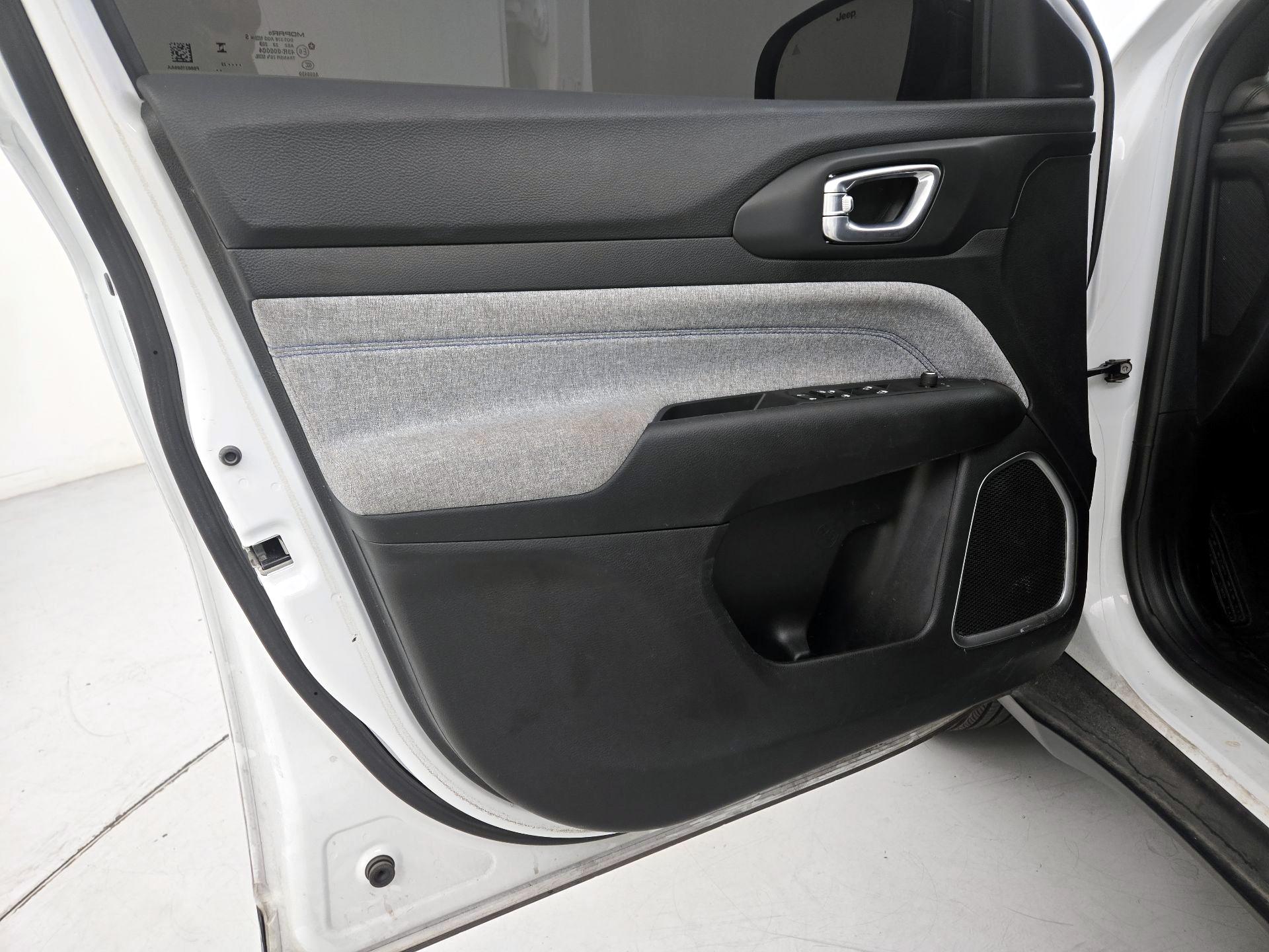 Thumbnail: 2023 Jeep Compass - 12