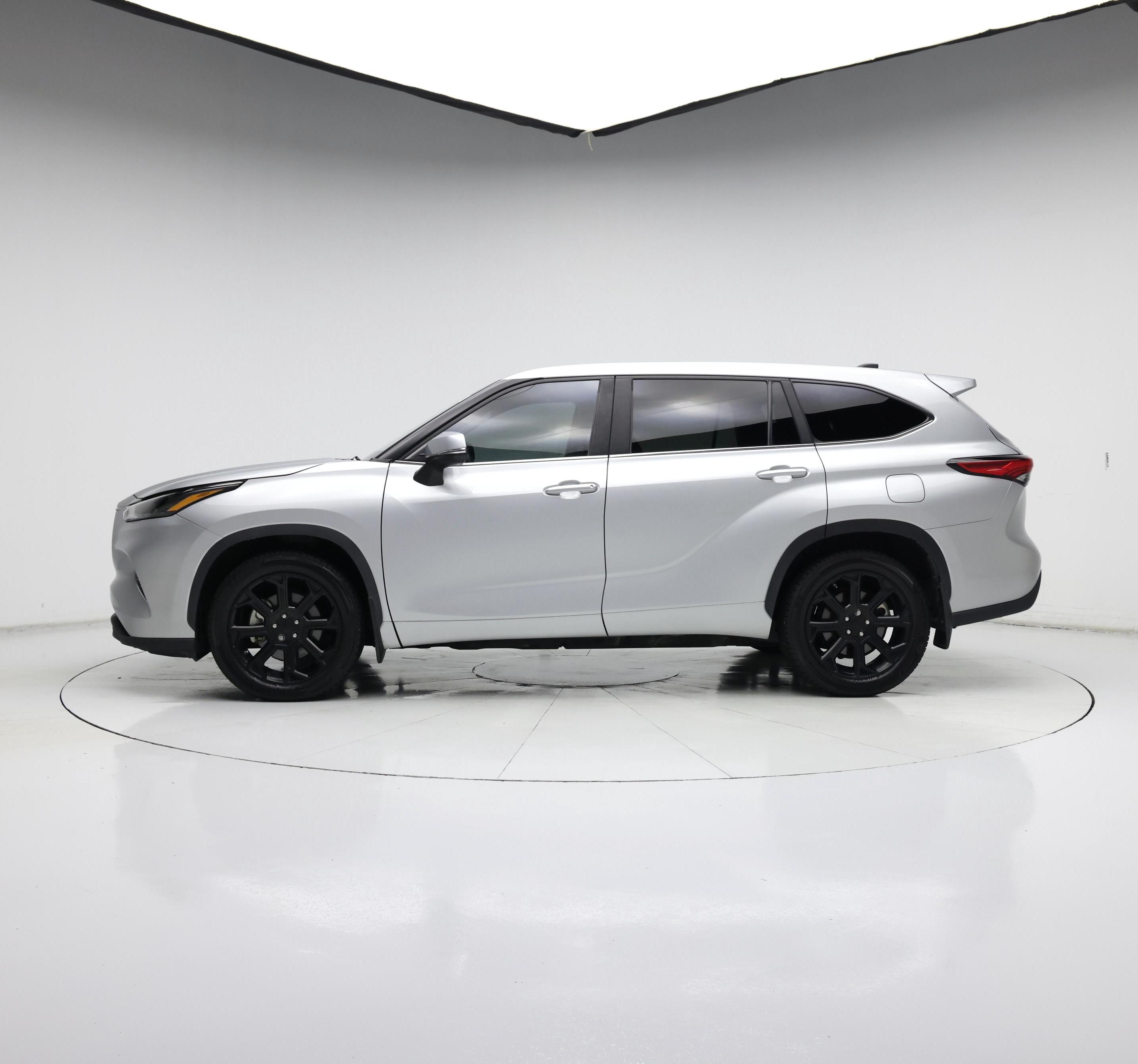 Thumbnail: 2023 Toyota Highlander - 3