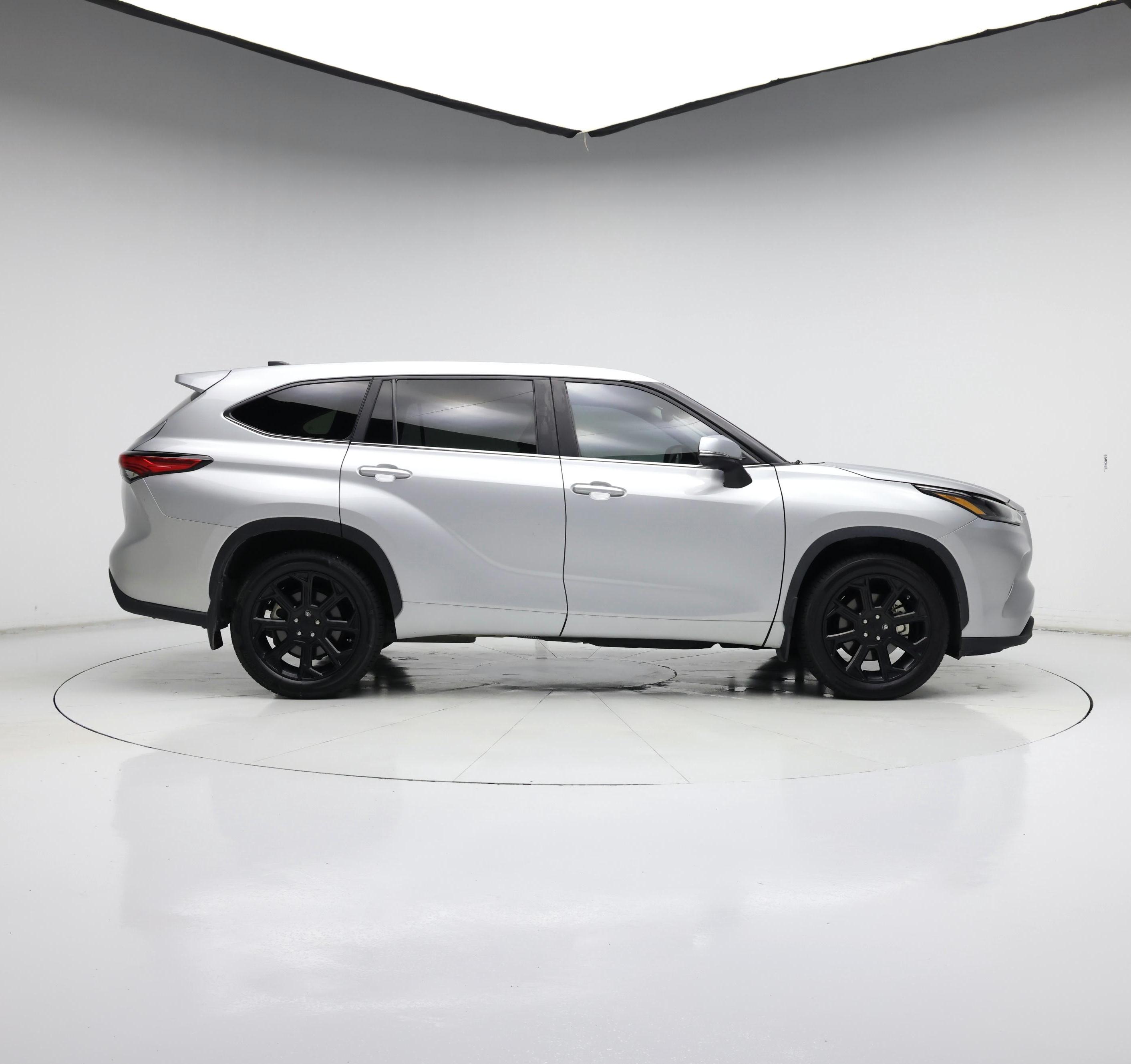 Thumbnail: 2023 Toyota Highlander - 7