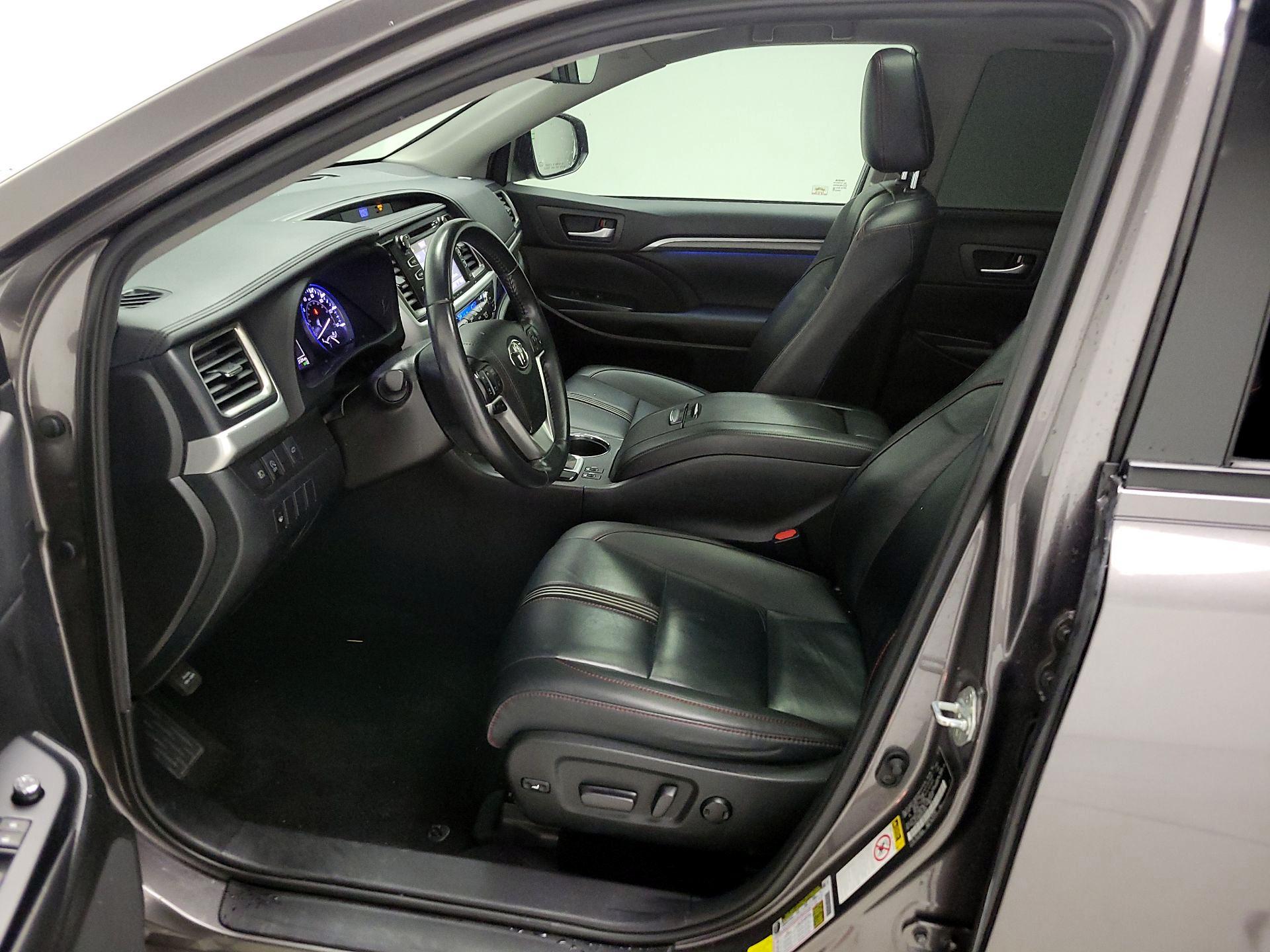 Thumbnail: 2019 Toyota Highlander - 11