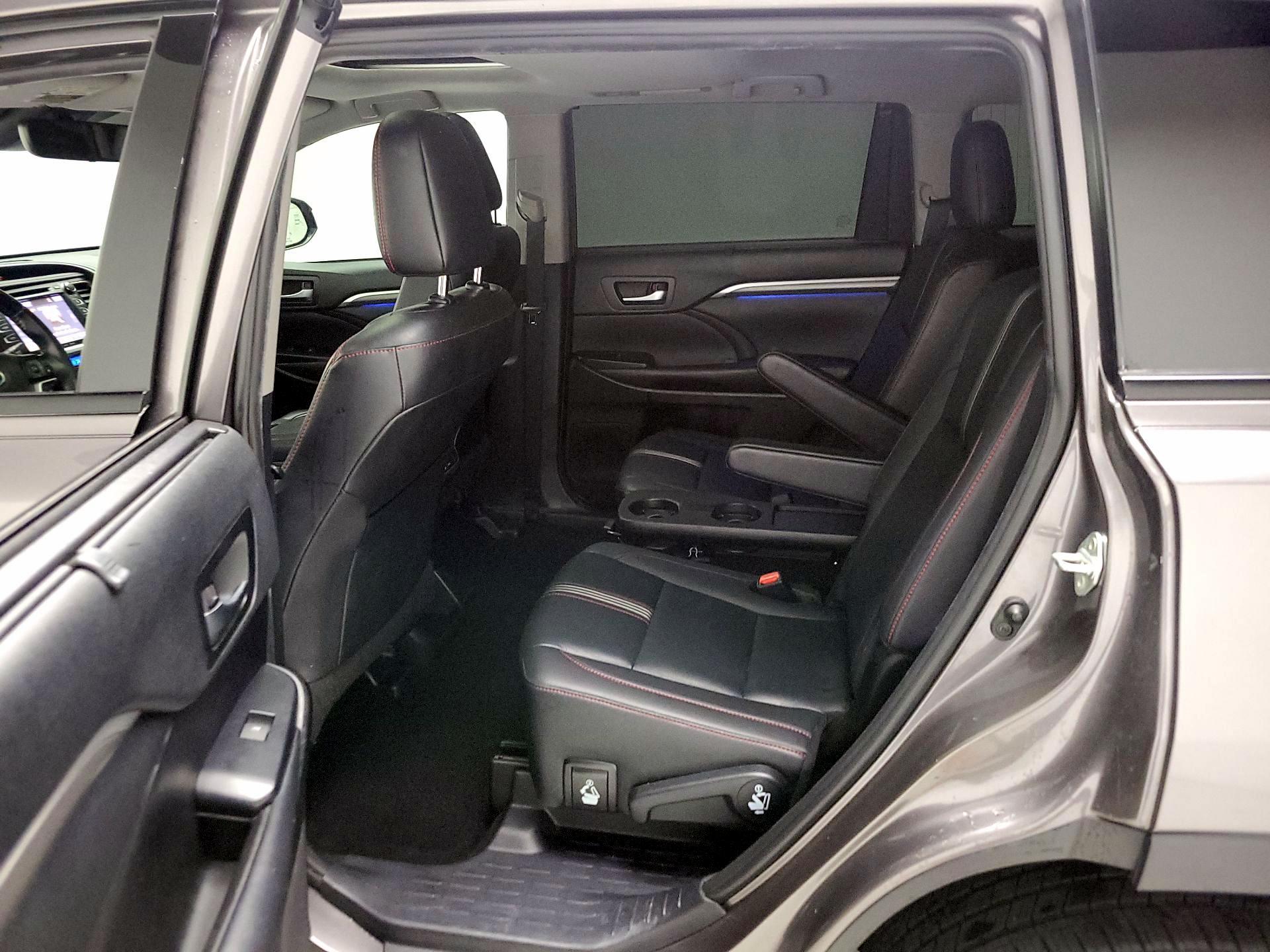 Thumbnail: 2019 Toyota Highlander - 20