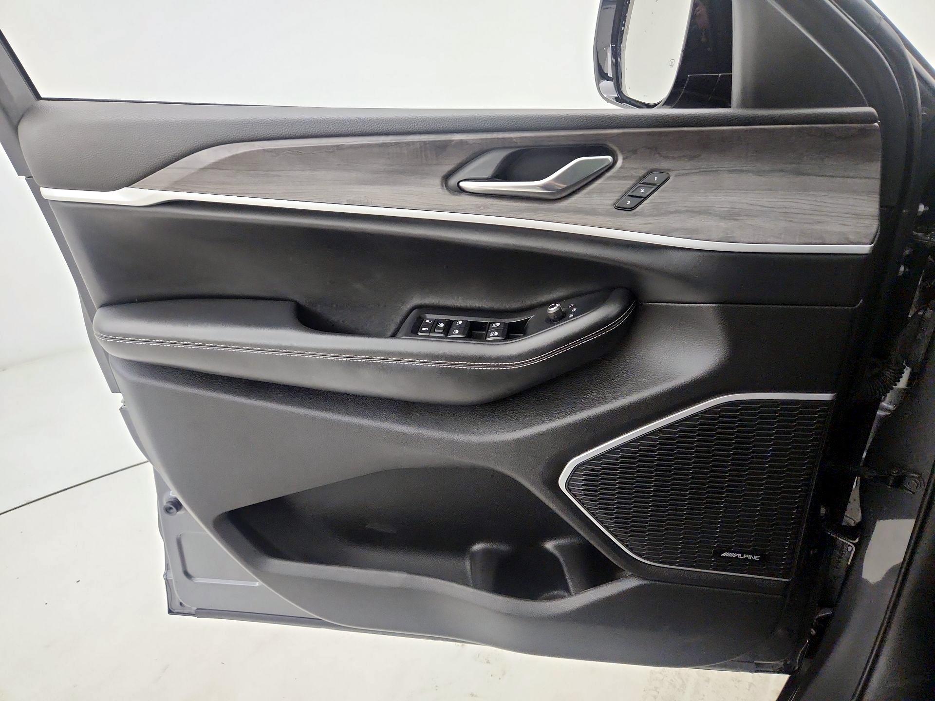 Thumbnail: 2022 Jeep Grand Cherokee - 12