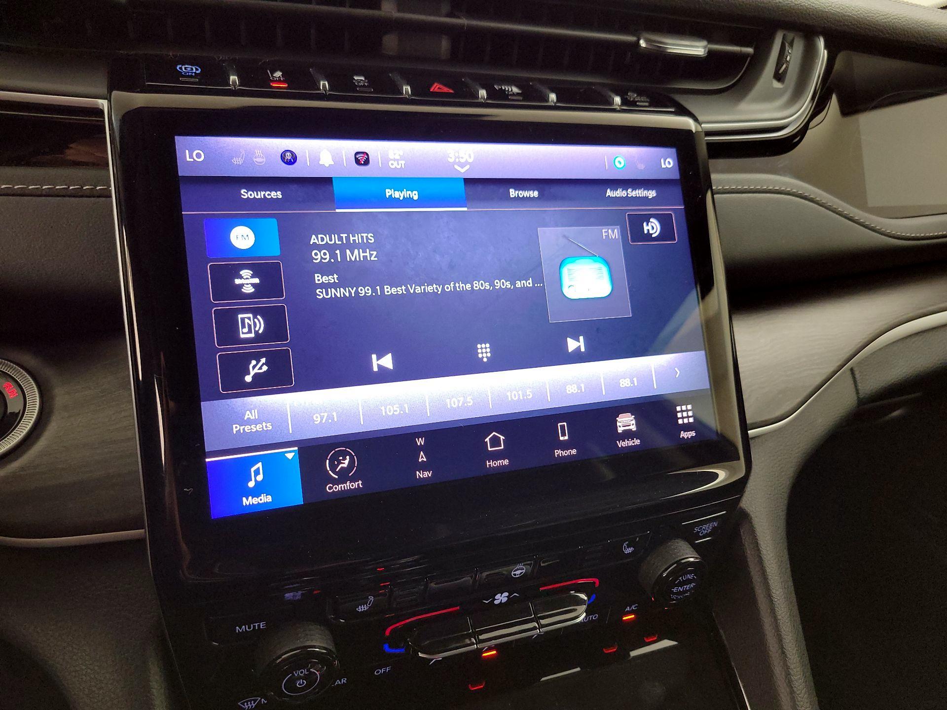 Thumbnail: 2023 Jeep Grand Cherokee - 16