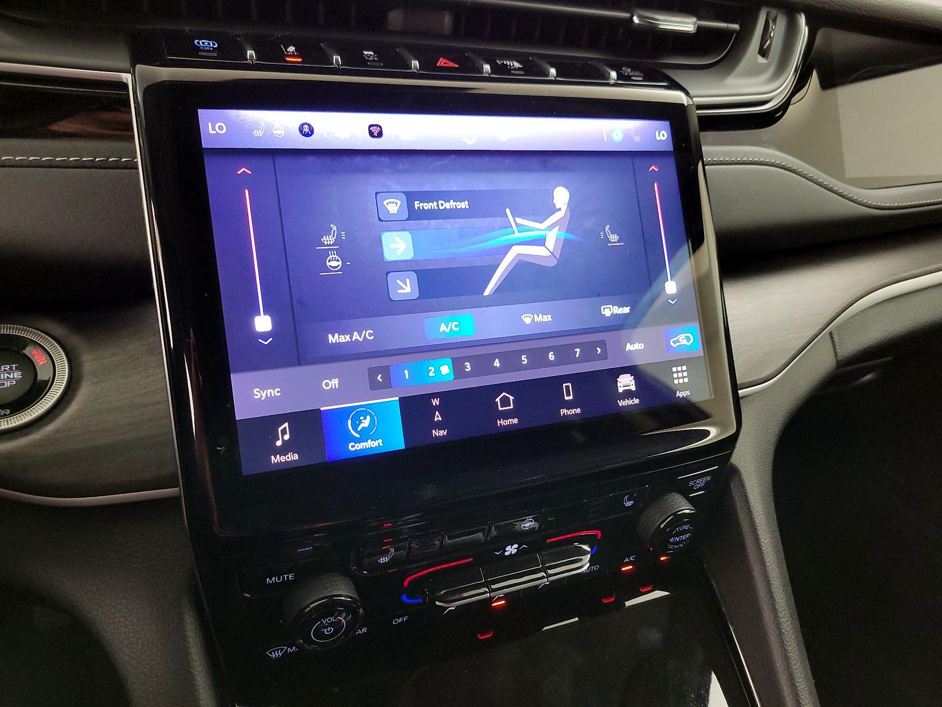 Thumbnail: 2023 Jeep Grand Cherokee - 17