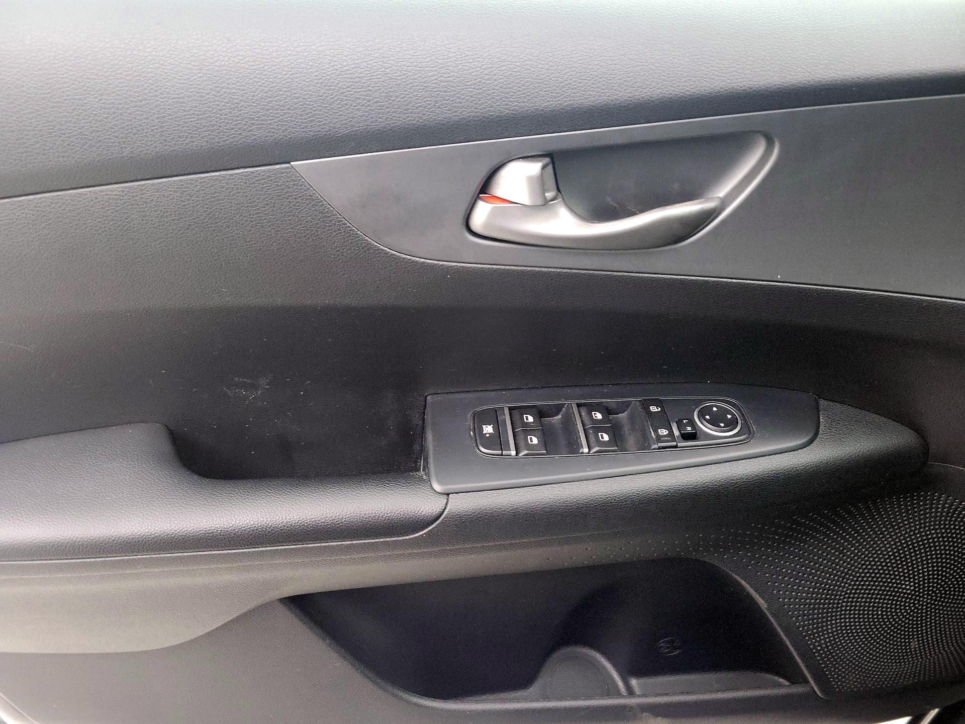 Thumbnail: 2020 Kia Forte - 12