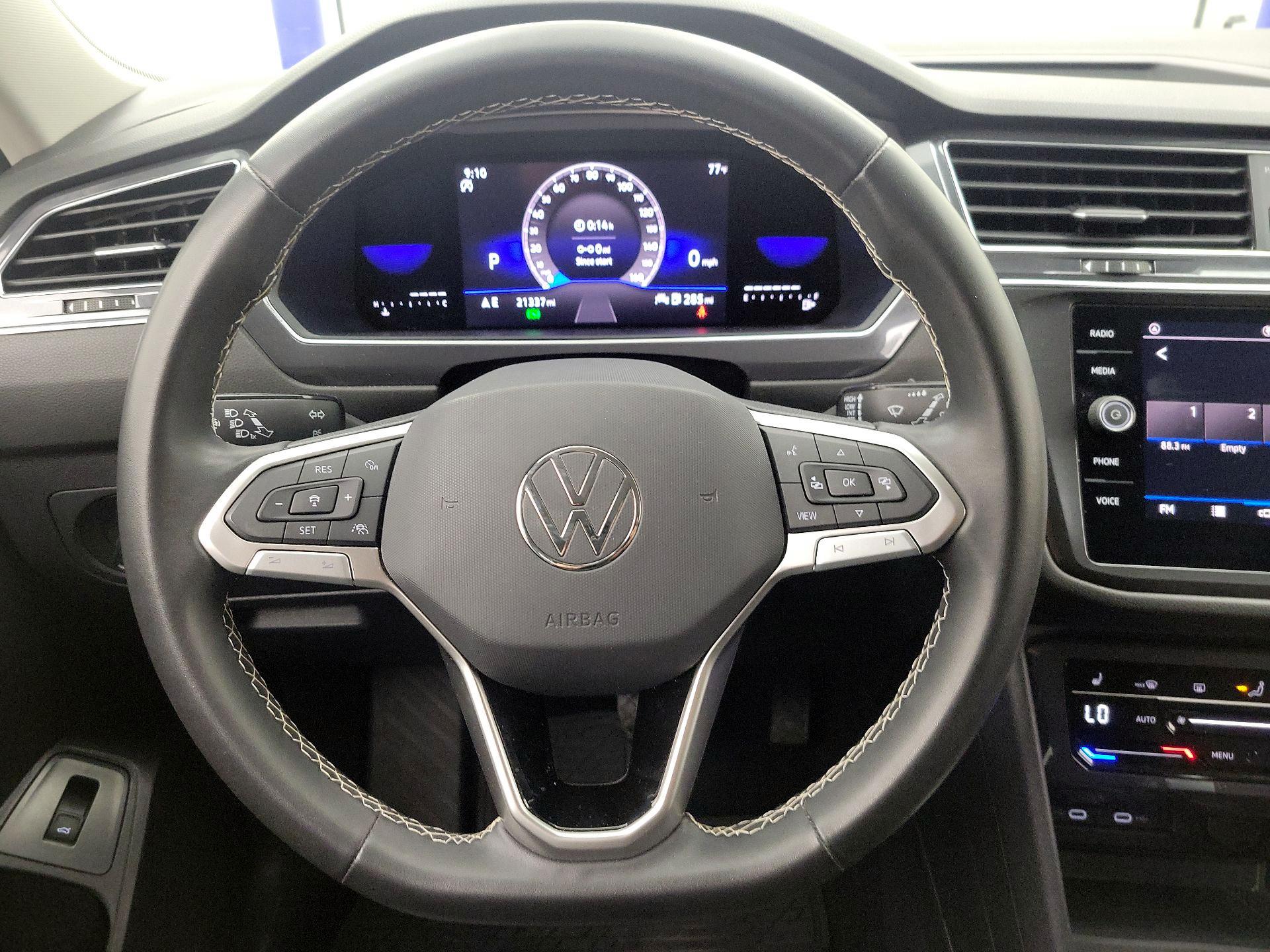 Thumbnail: 2022 Volkswagen Tiguan - 10