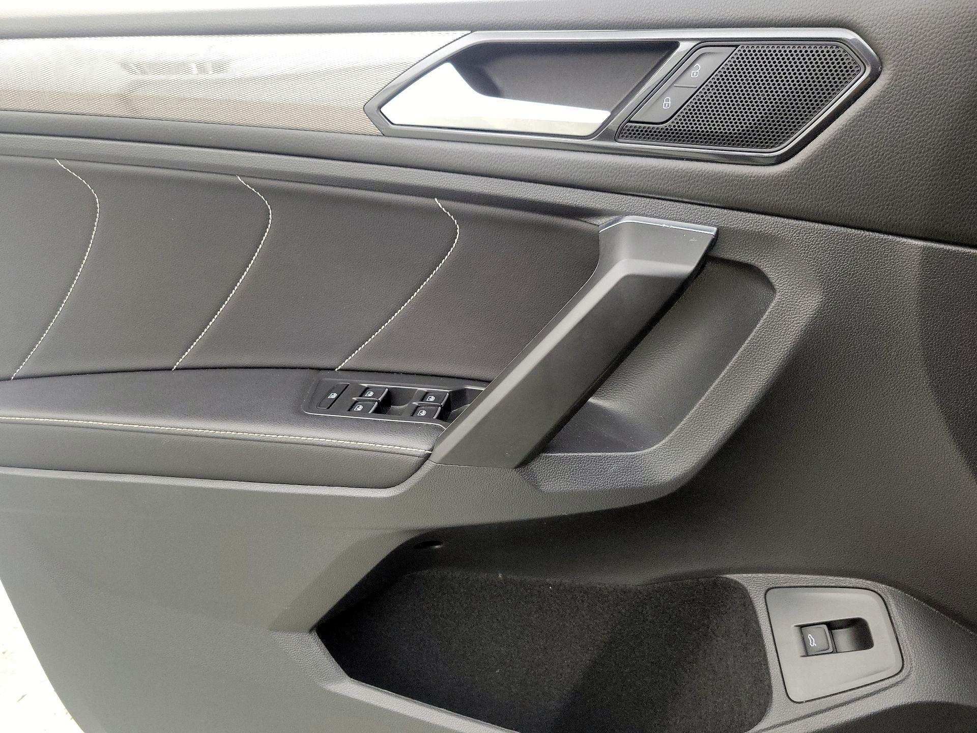 Thumbnail: 2022 Volkswagen Tiguan - 12