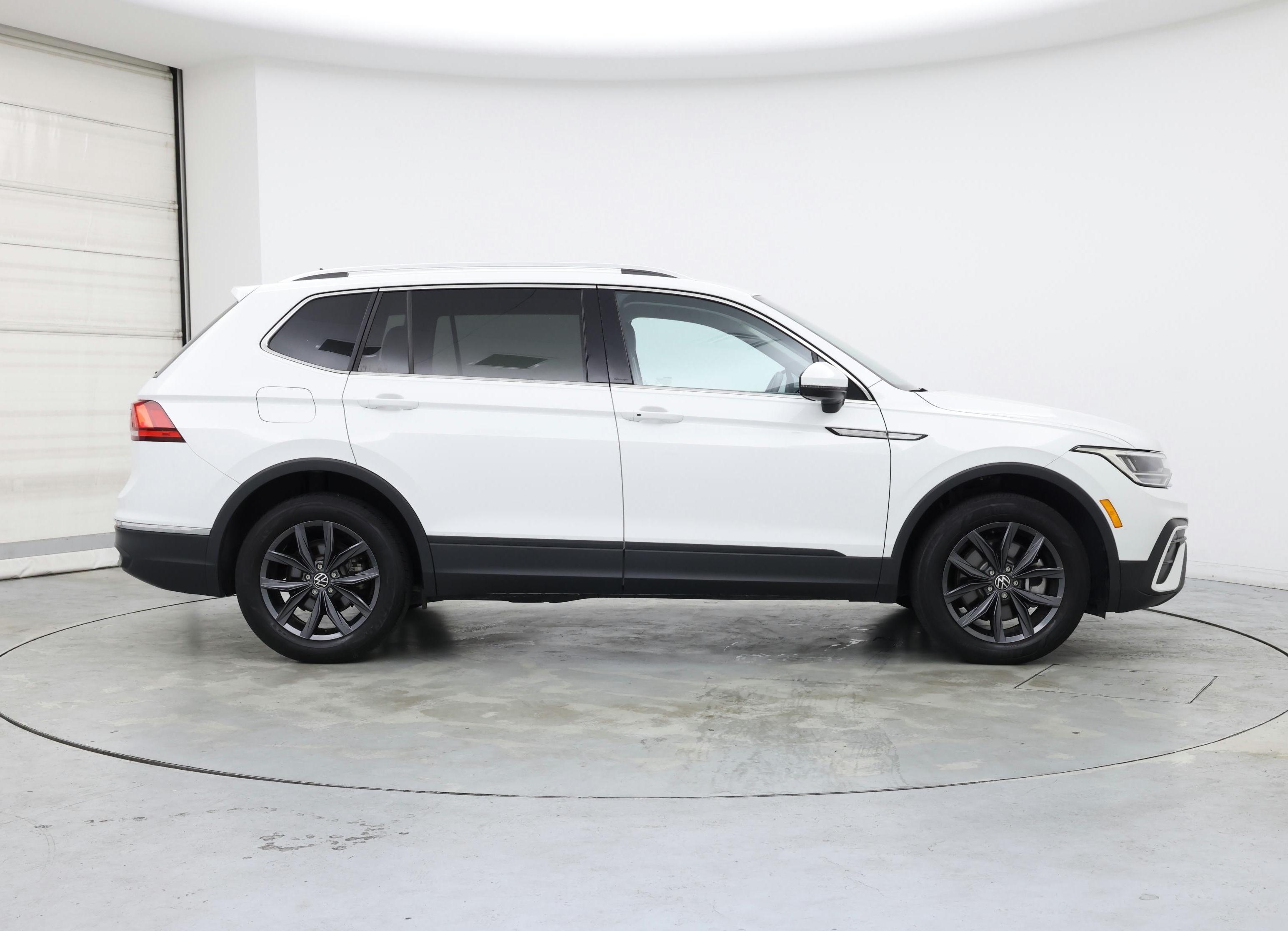 Thumbnail: 2022 Volkswagen Tiguan - 7