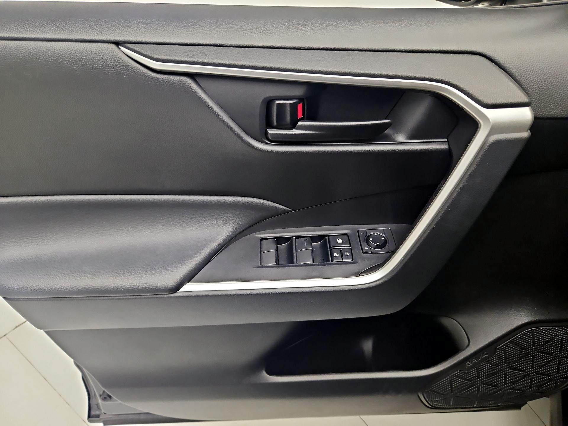 Thumbnail: 2023 Toyota RAV4 - 12