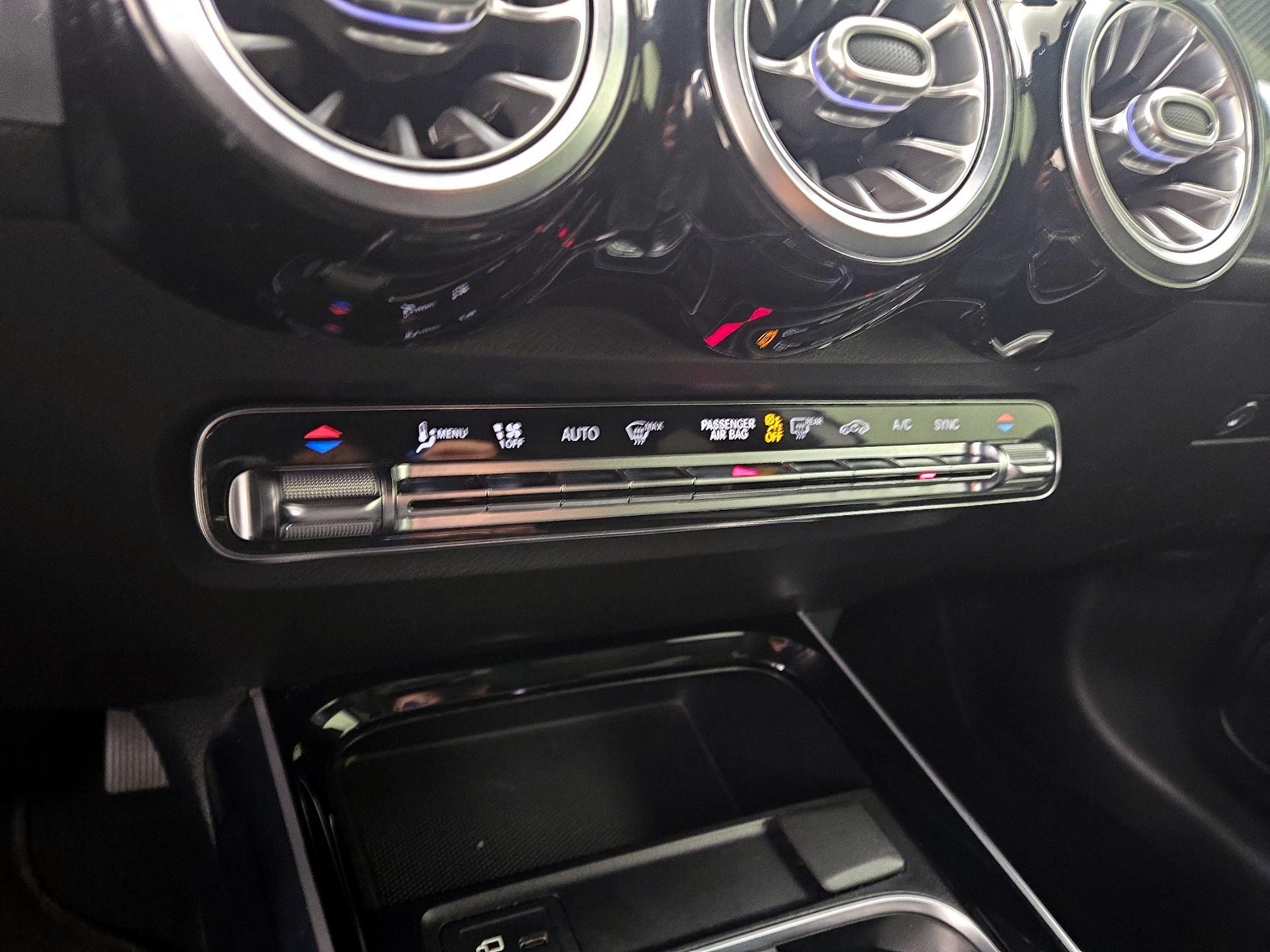 Thumbnail: 2020 Mercedes-Benz GLB - 16