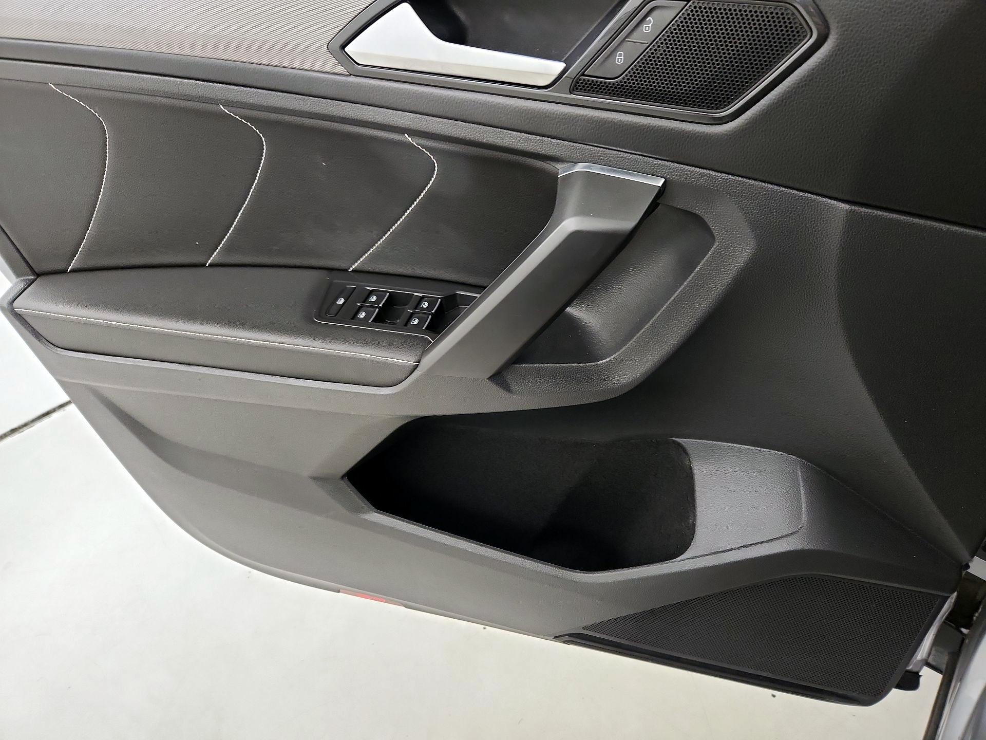 Thumbnail: 2023 Volkswagen Tiguan - 12