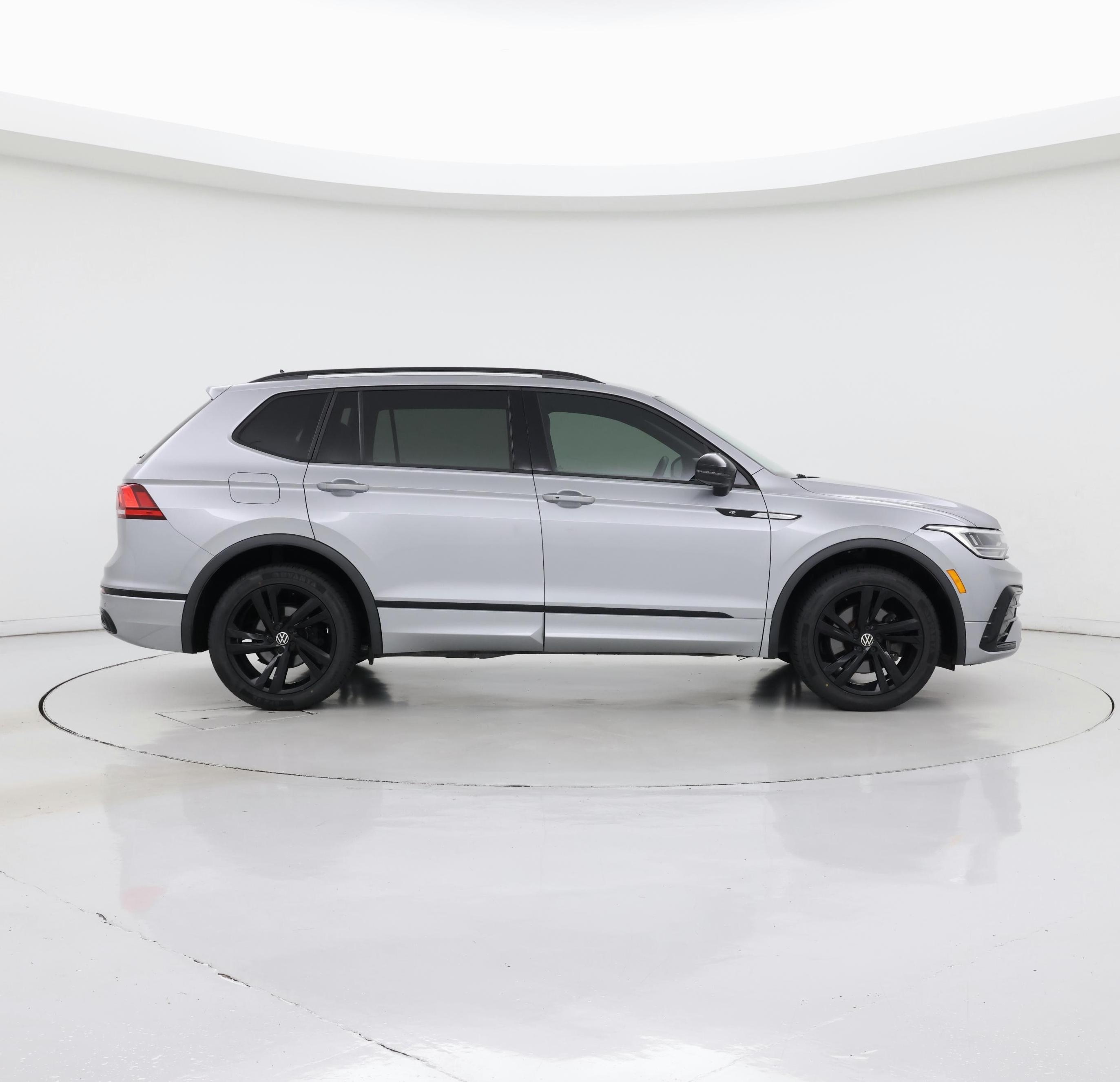 Thumbnail: 2023 Volkswagen Tiguan - 7