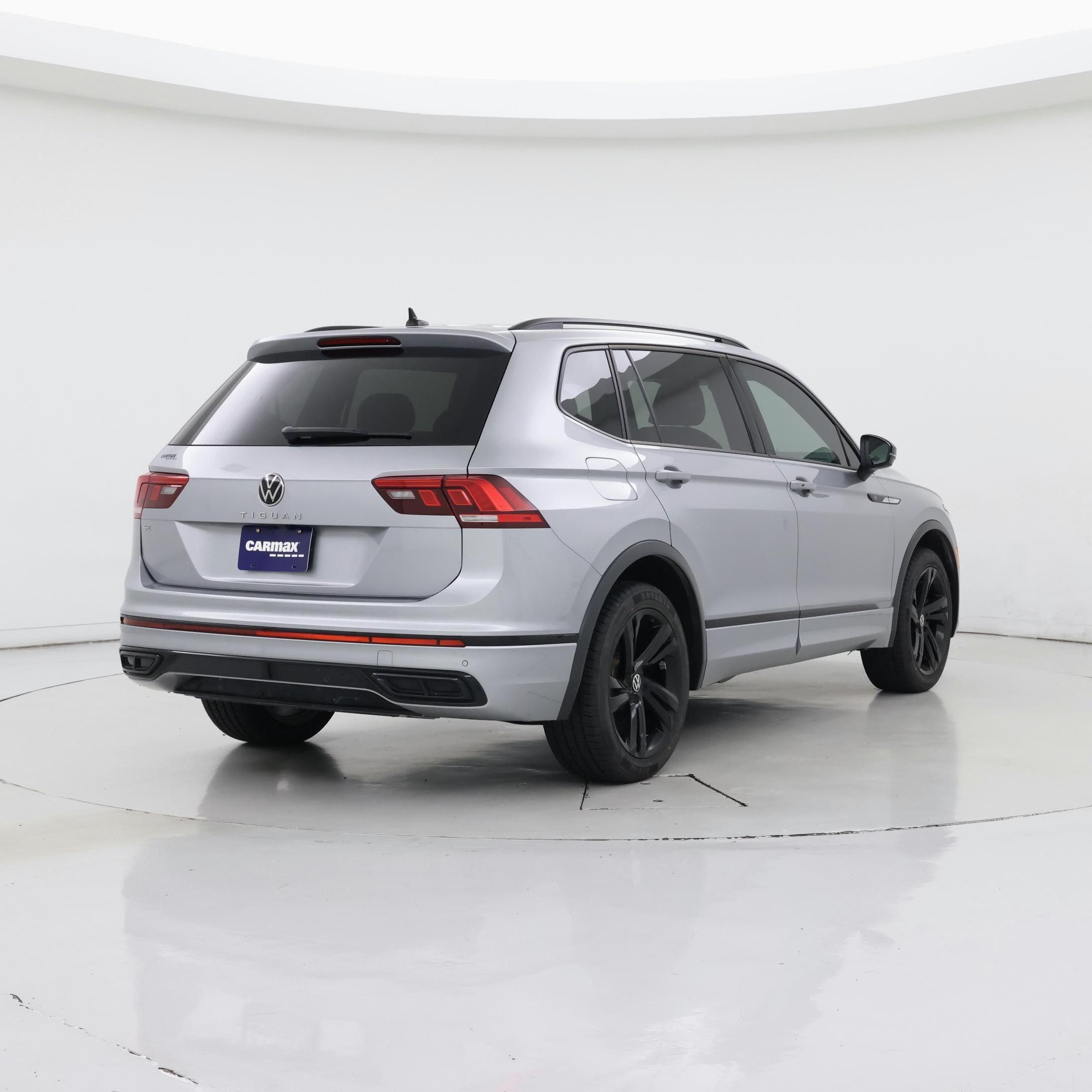 Thumbnail: 2023 Volkswagen Tiguan - 8
