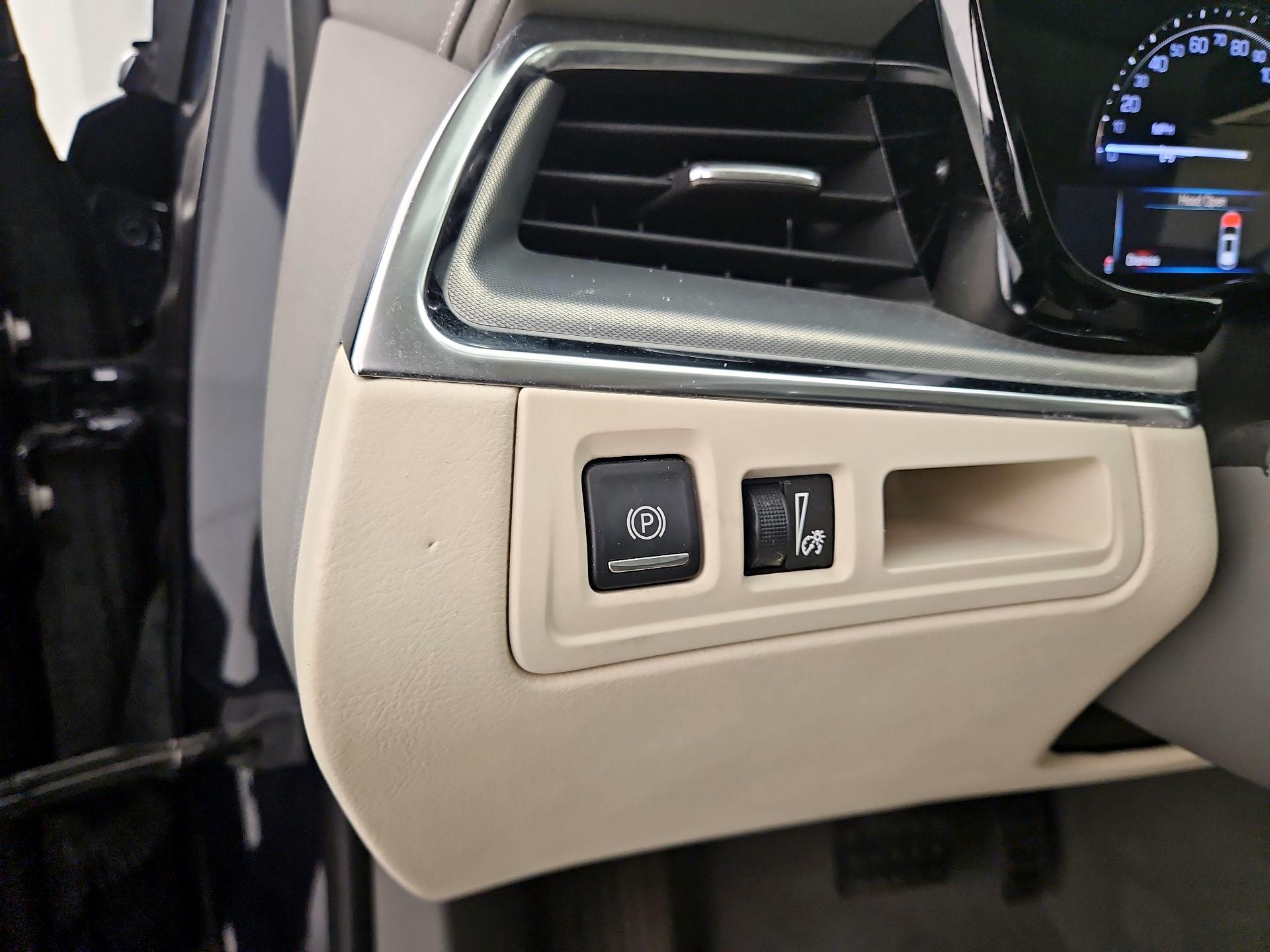 Thumbnail: 2017 Cadillac XT5 - 13