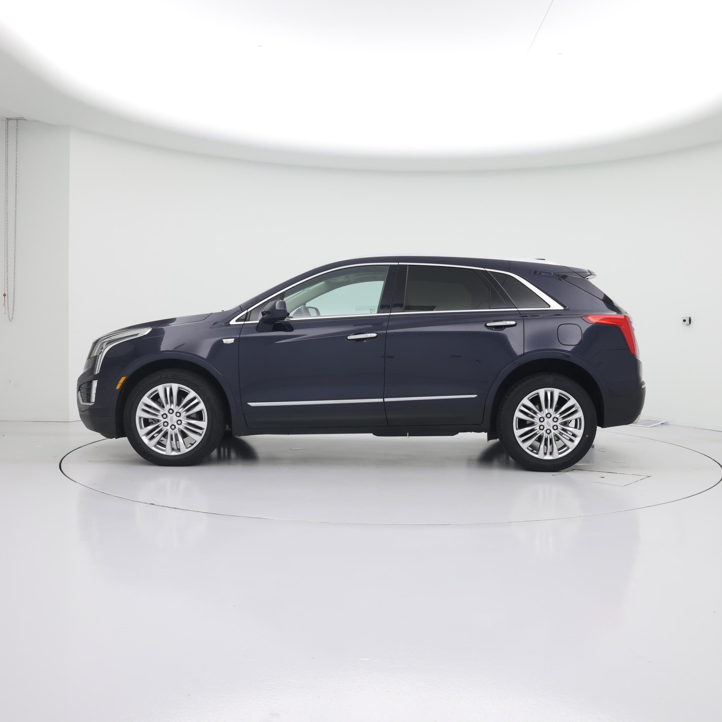 Thumbnail: 2017 Cadillac XT5 - 3