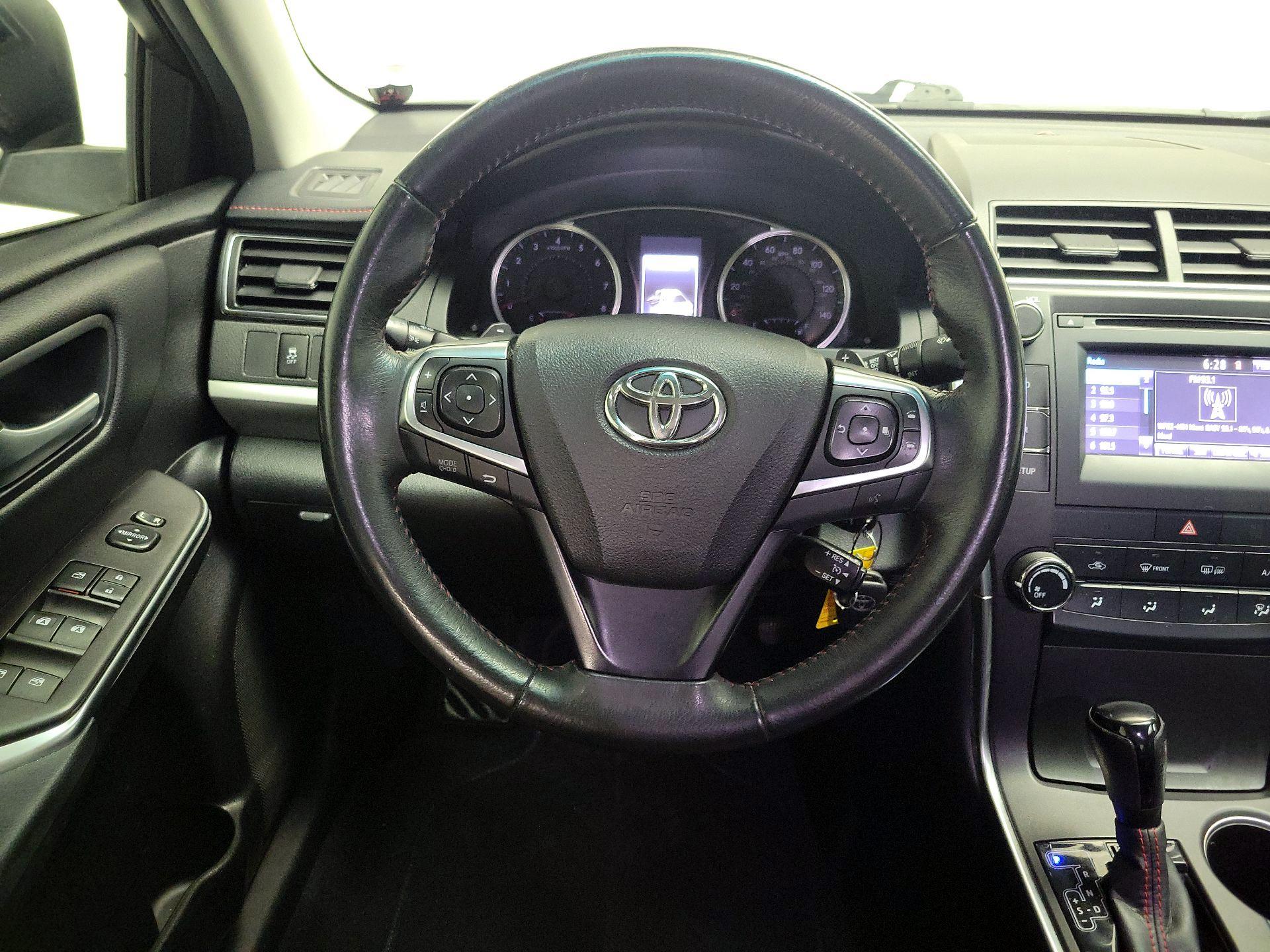 Thumbnail: 2017 Toyota Camry - 10