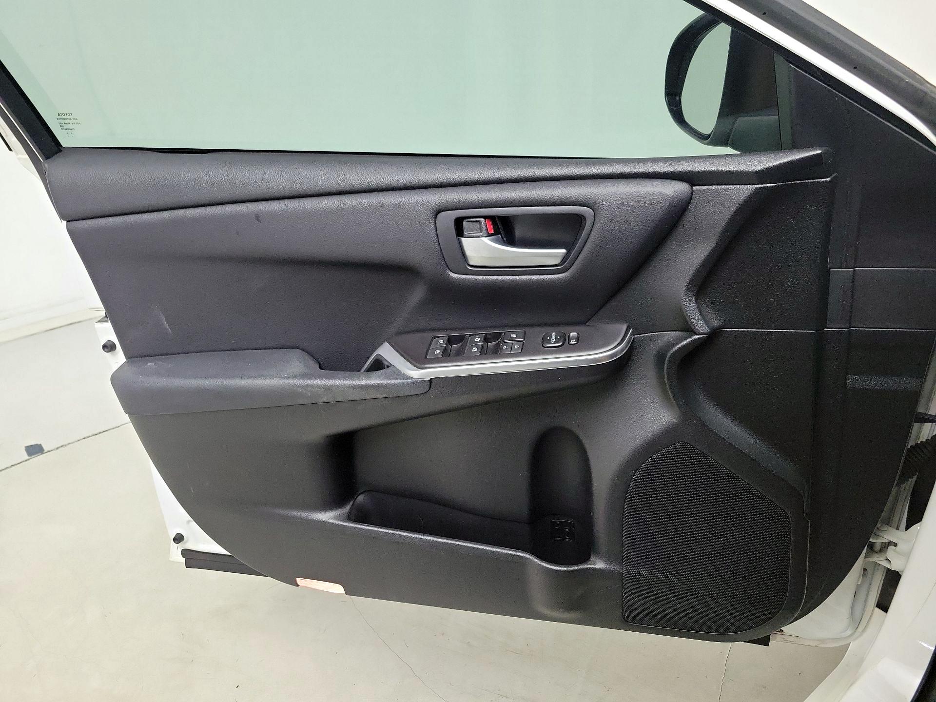 Thumbnail: 2017 Toyota Camry - 12