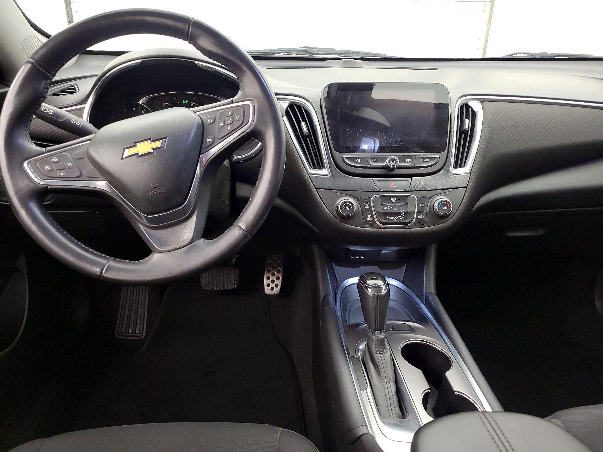 Thumbnail: 2016 Chevrolet Malibu - 9