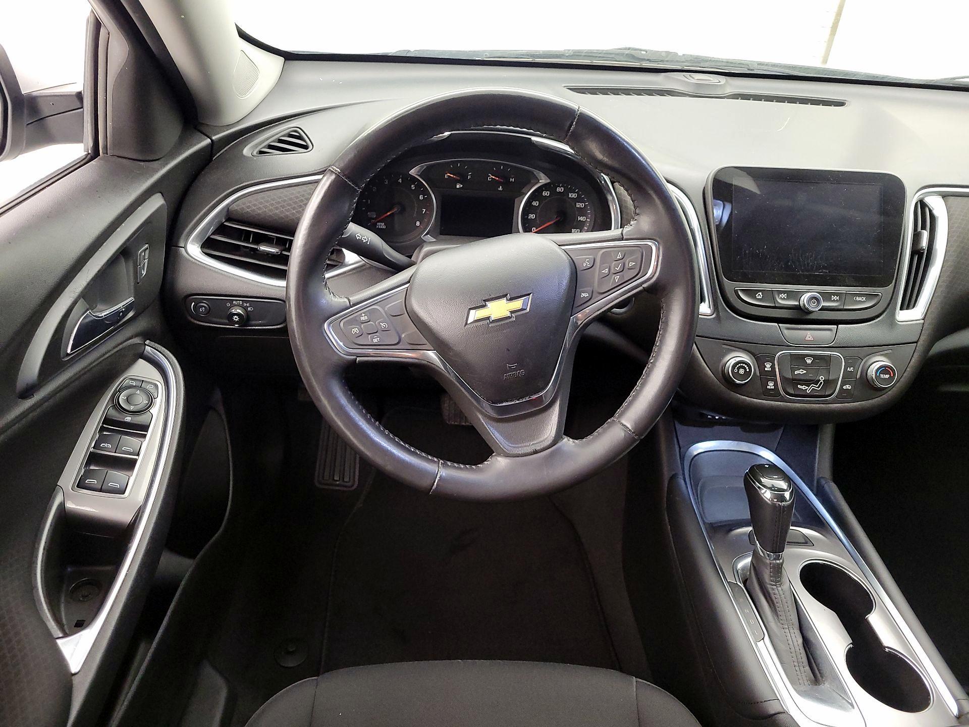 Thumbnail: 2016 Chevrolet Malibu - 10