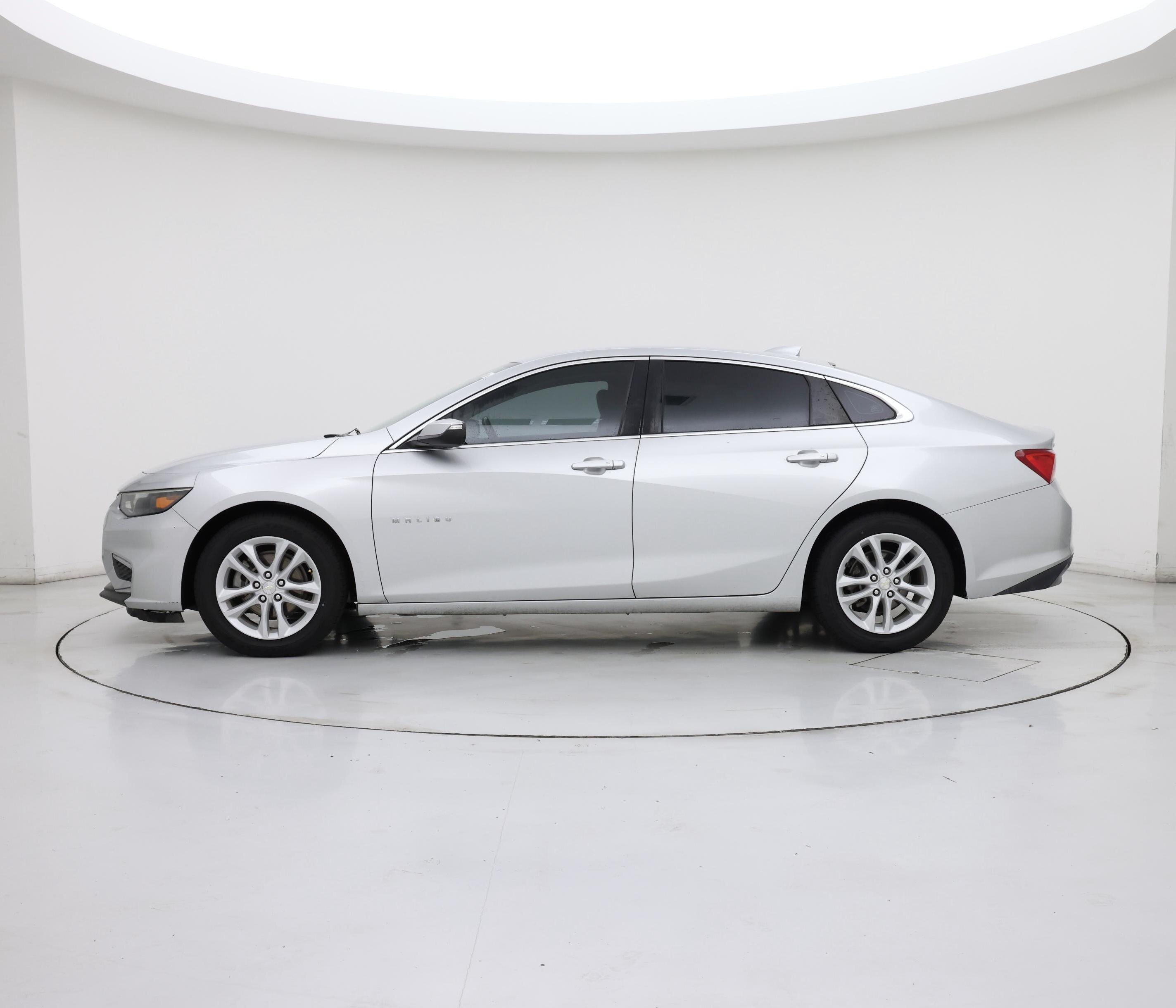 Thumbnail: 2016 Chevrolet Malibu - 3