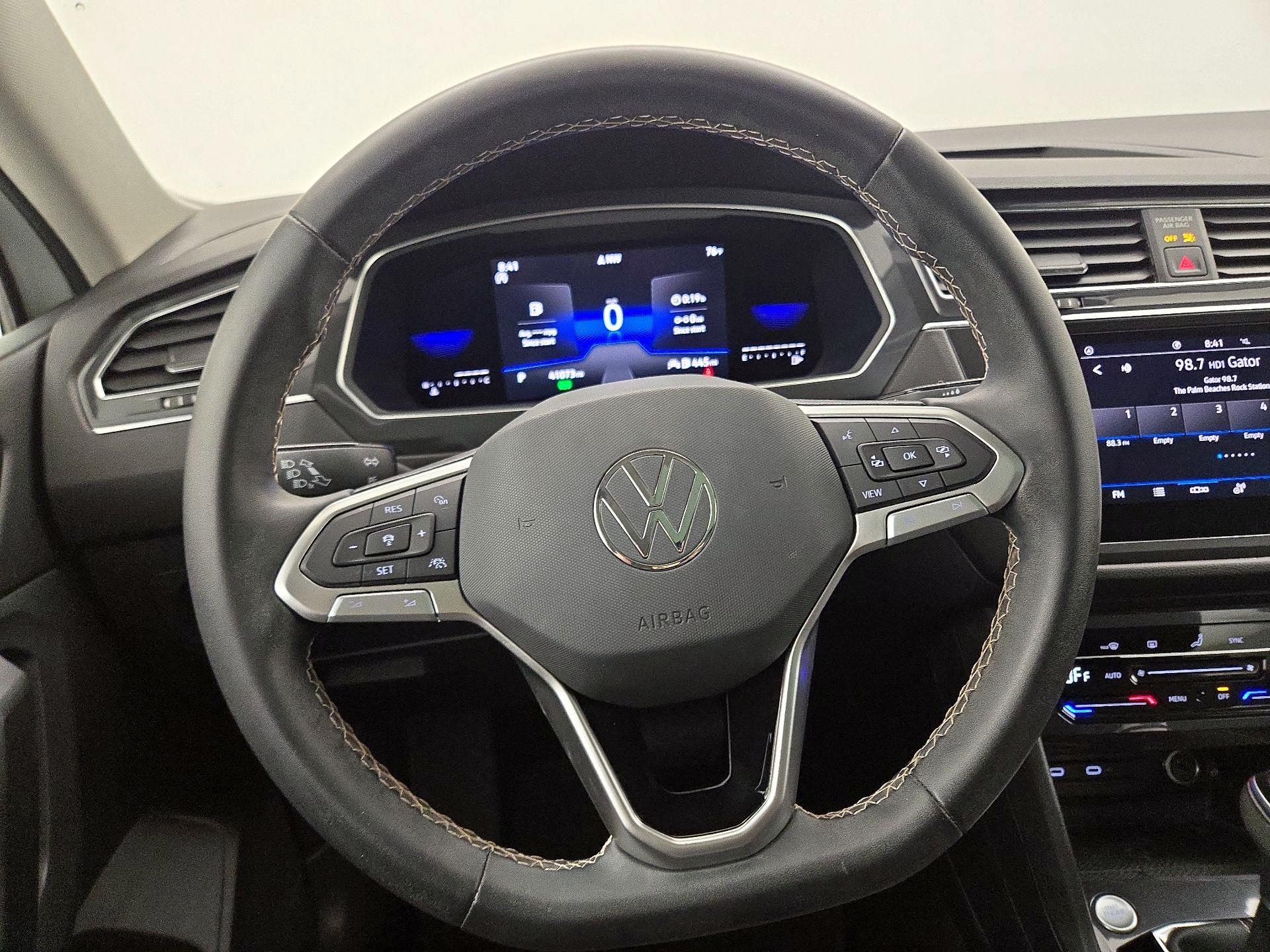 Thumbnail: 2022 Volkswagen Tiguan - 10