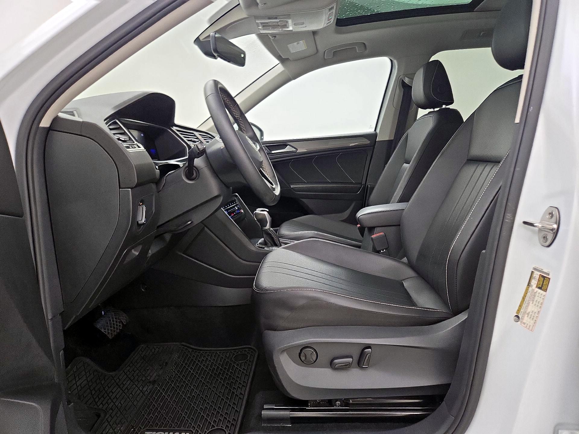 Thumbnail: 2022 Volkswagen Tiguan - 11