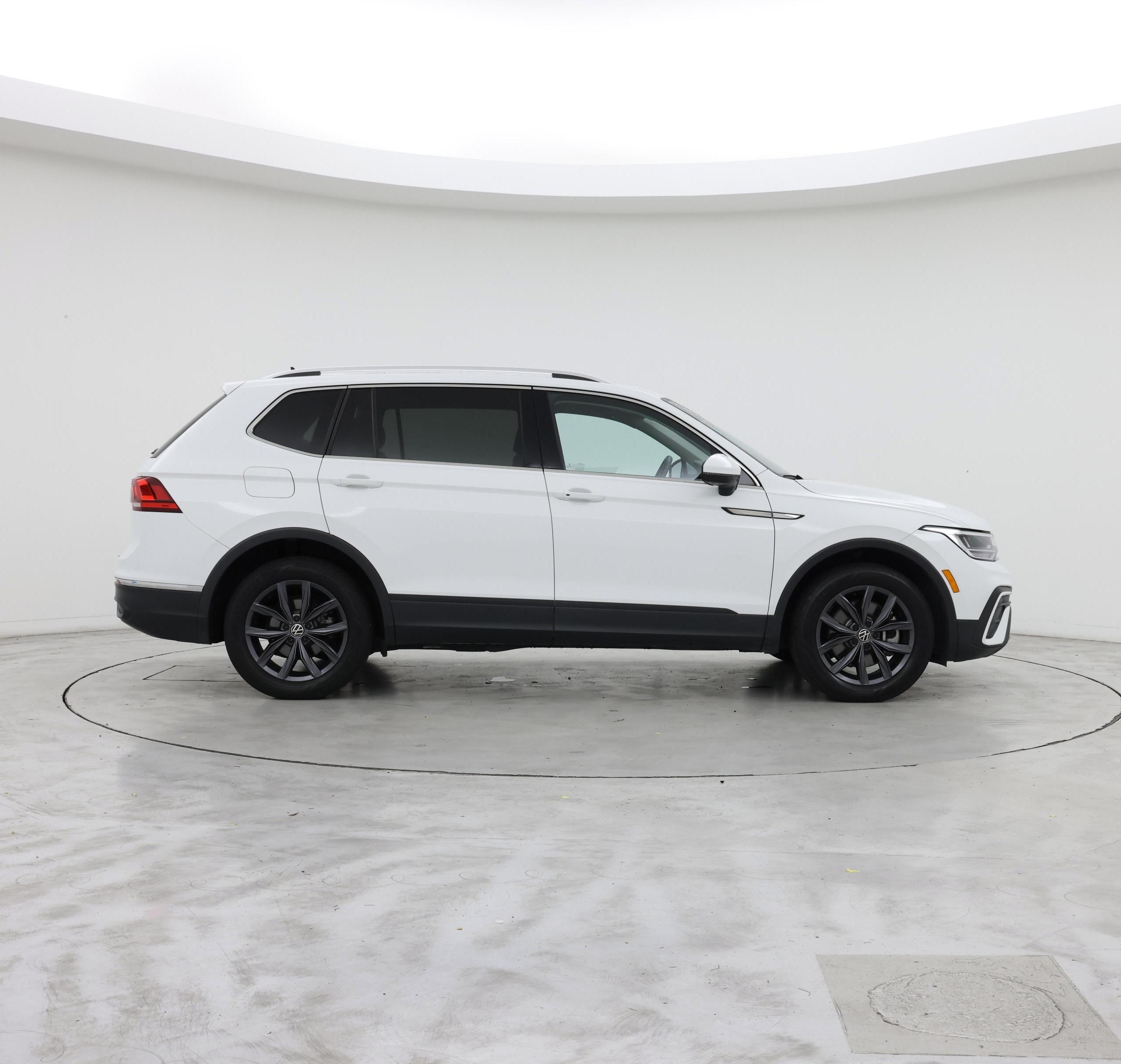 Thumbnail: 2022 Volkswagen Tiguan - 7