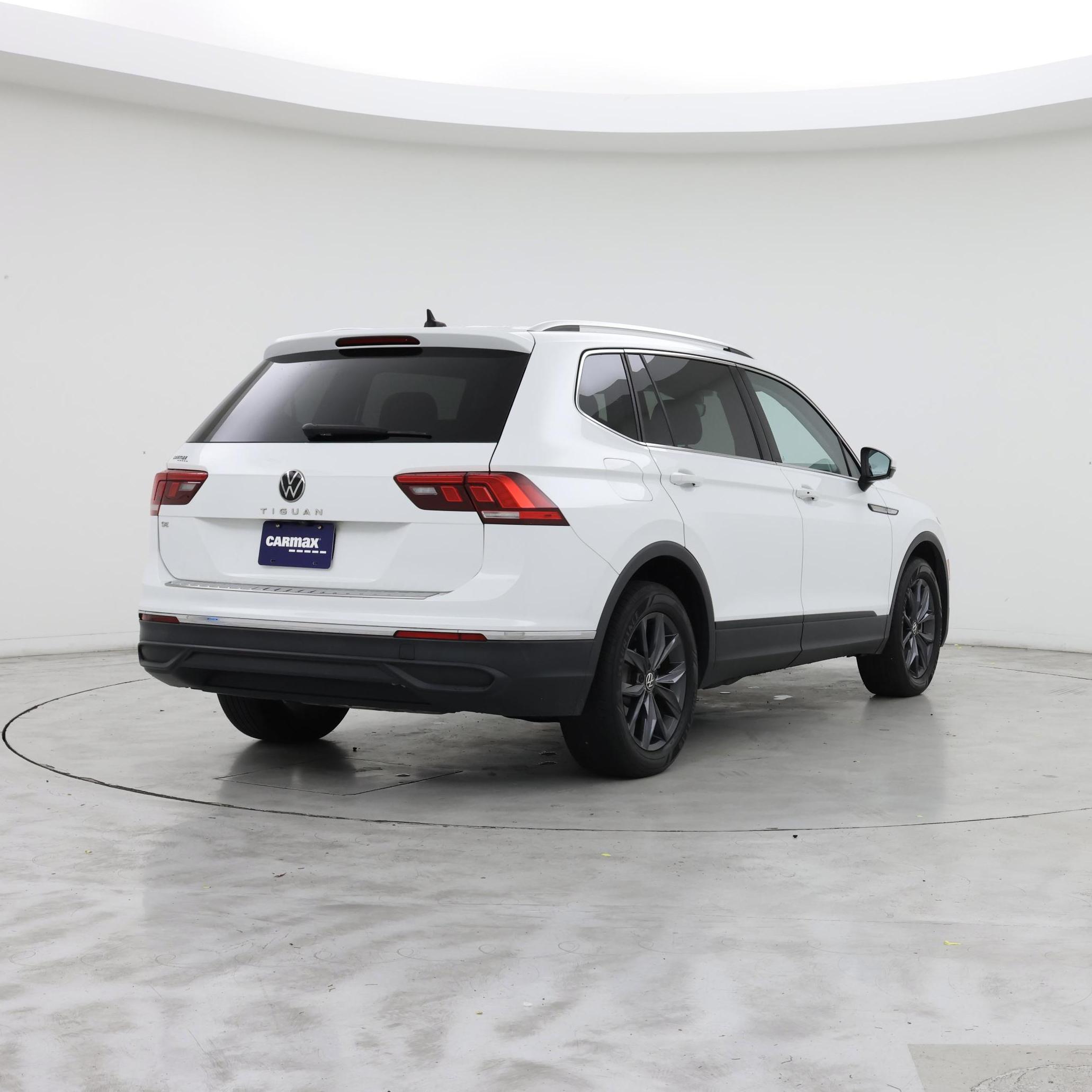 Thumbnail: 2022 Volkswagen Tiguan - 8