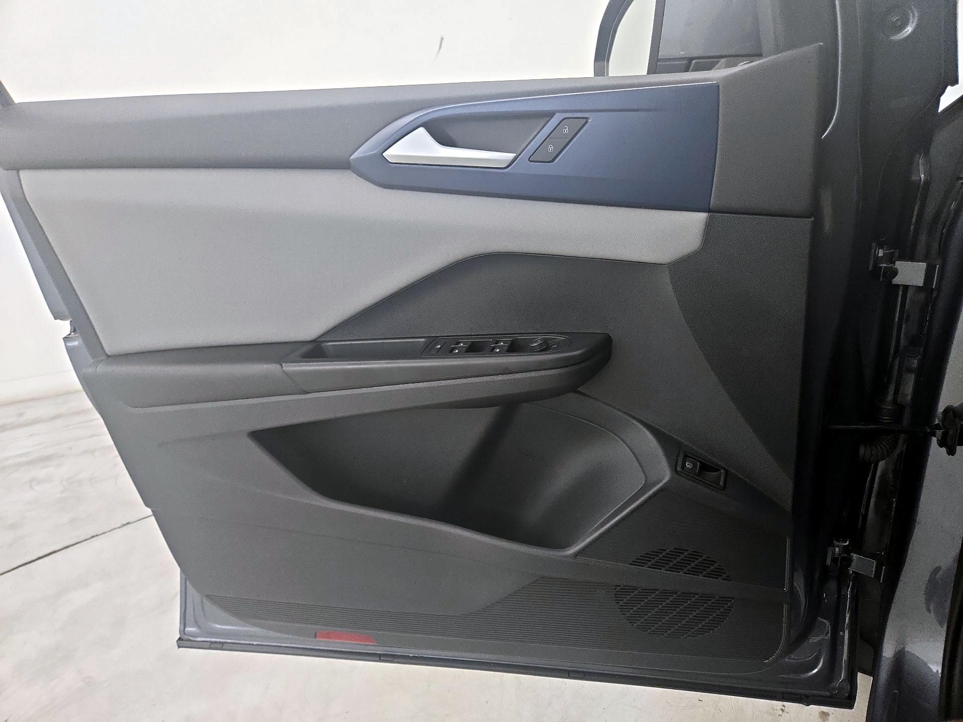 Thumbnail: 2023 Volkswagen Taos - 12
