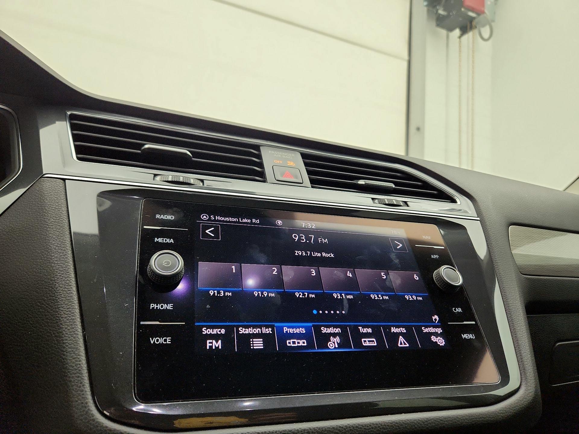 Thumbnail: 2021 Volkswagen Tiguan - 16
