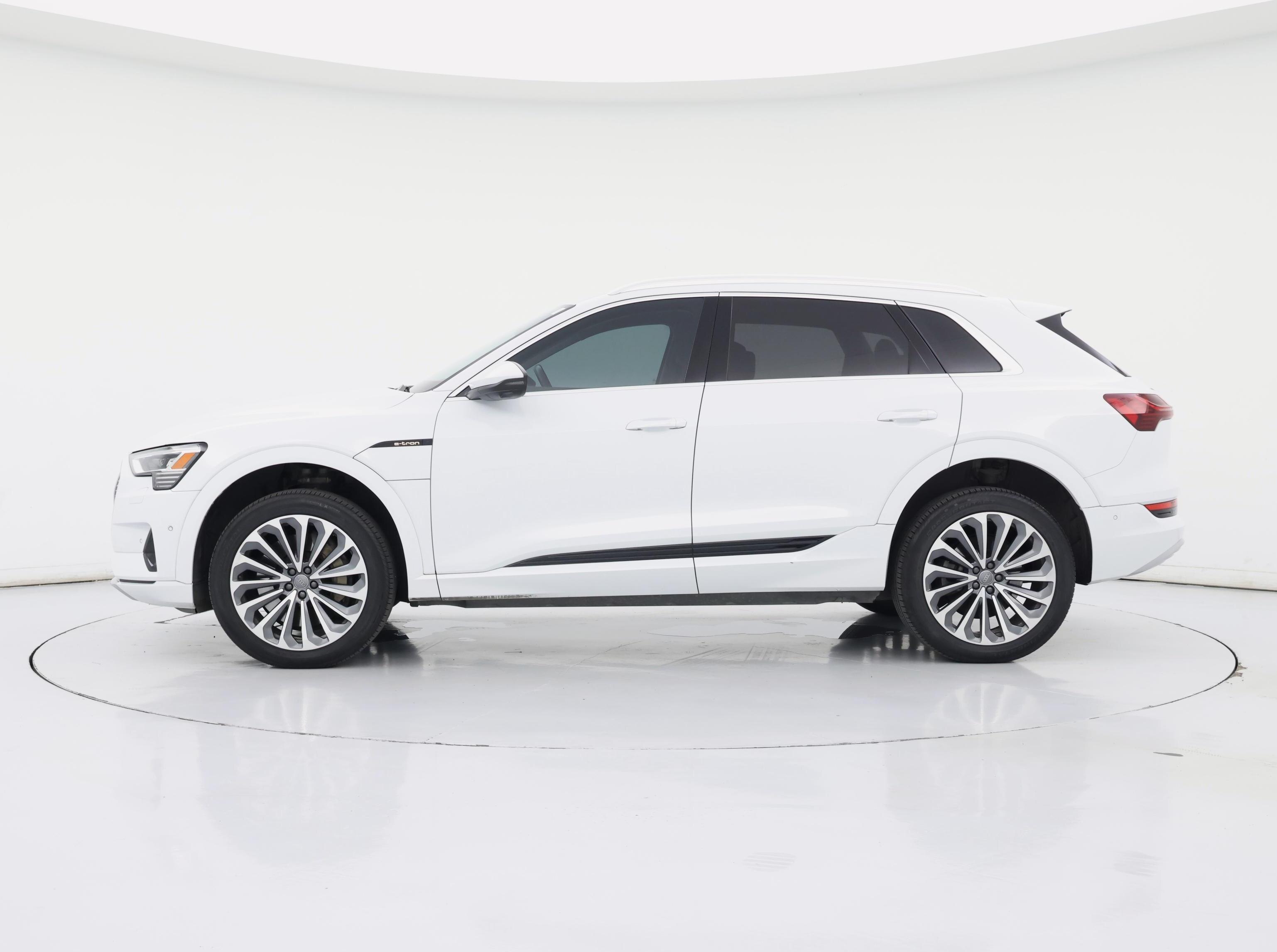 Thumbnail: 2019 Audi e-tron - 3