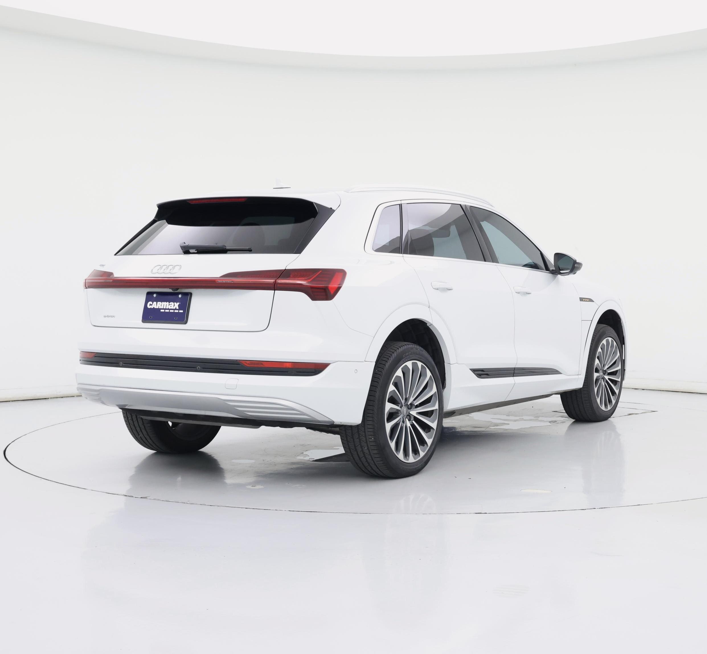 Thumbnail: 2019 Audi e-tron - 8