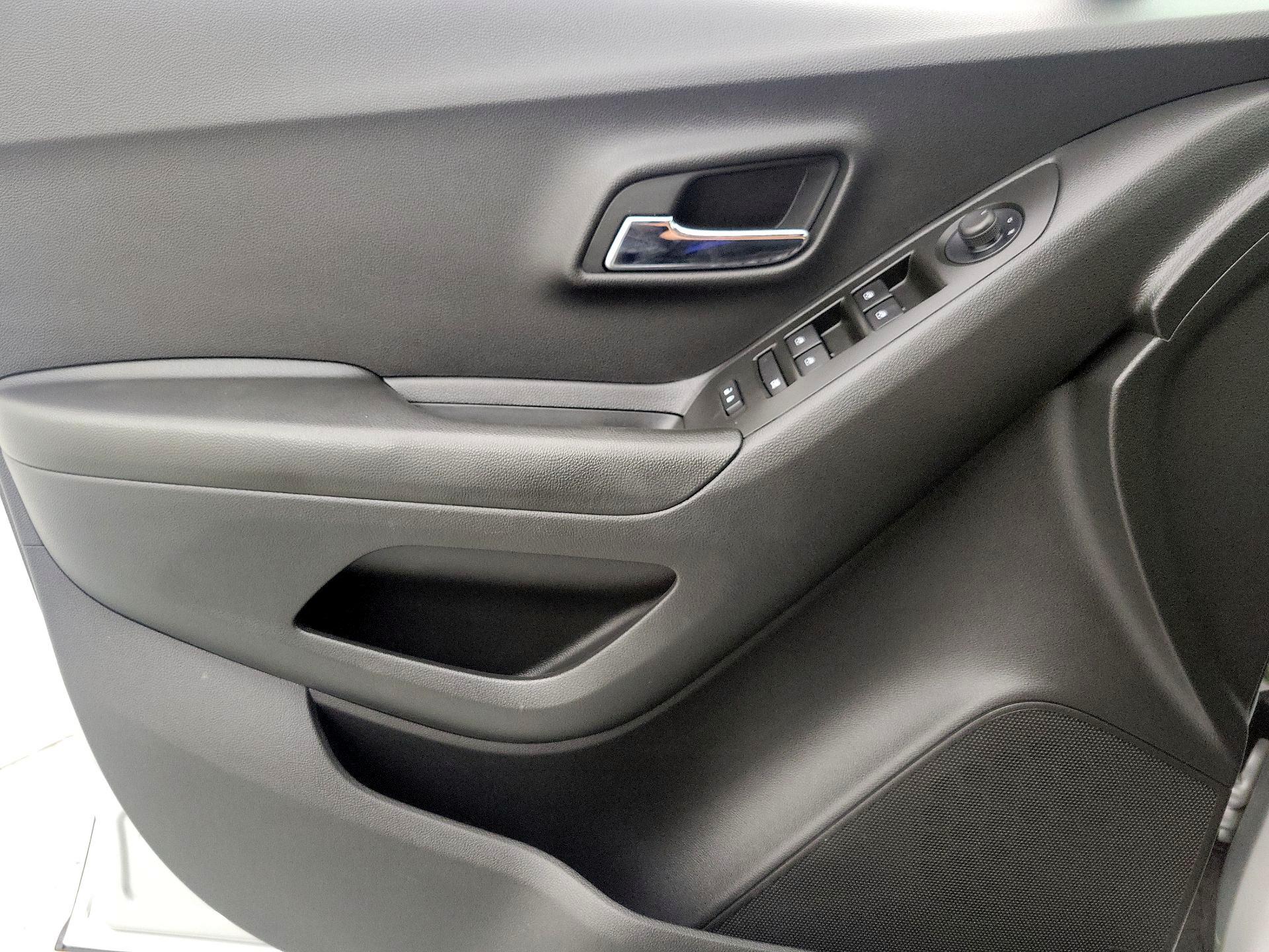 Thumbnail: 2022 Chevrolet Trax - 12