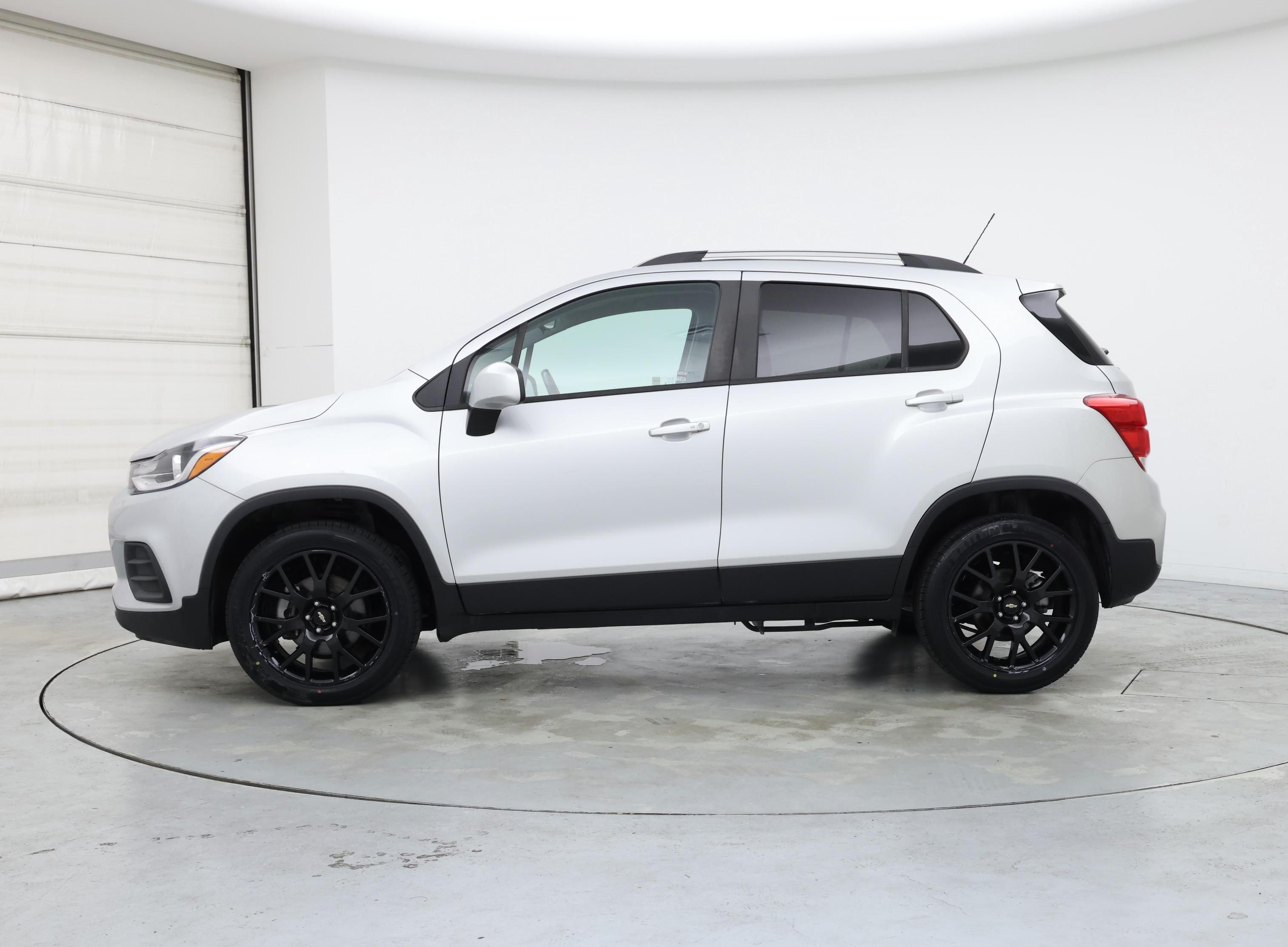 Thumbnail: 2022 Chevrolet Trax - 3