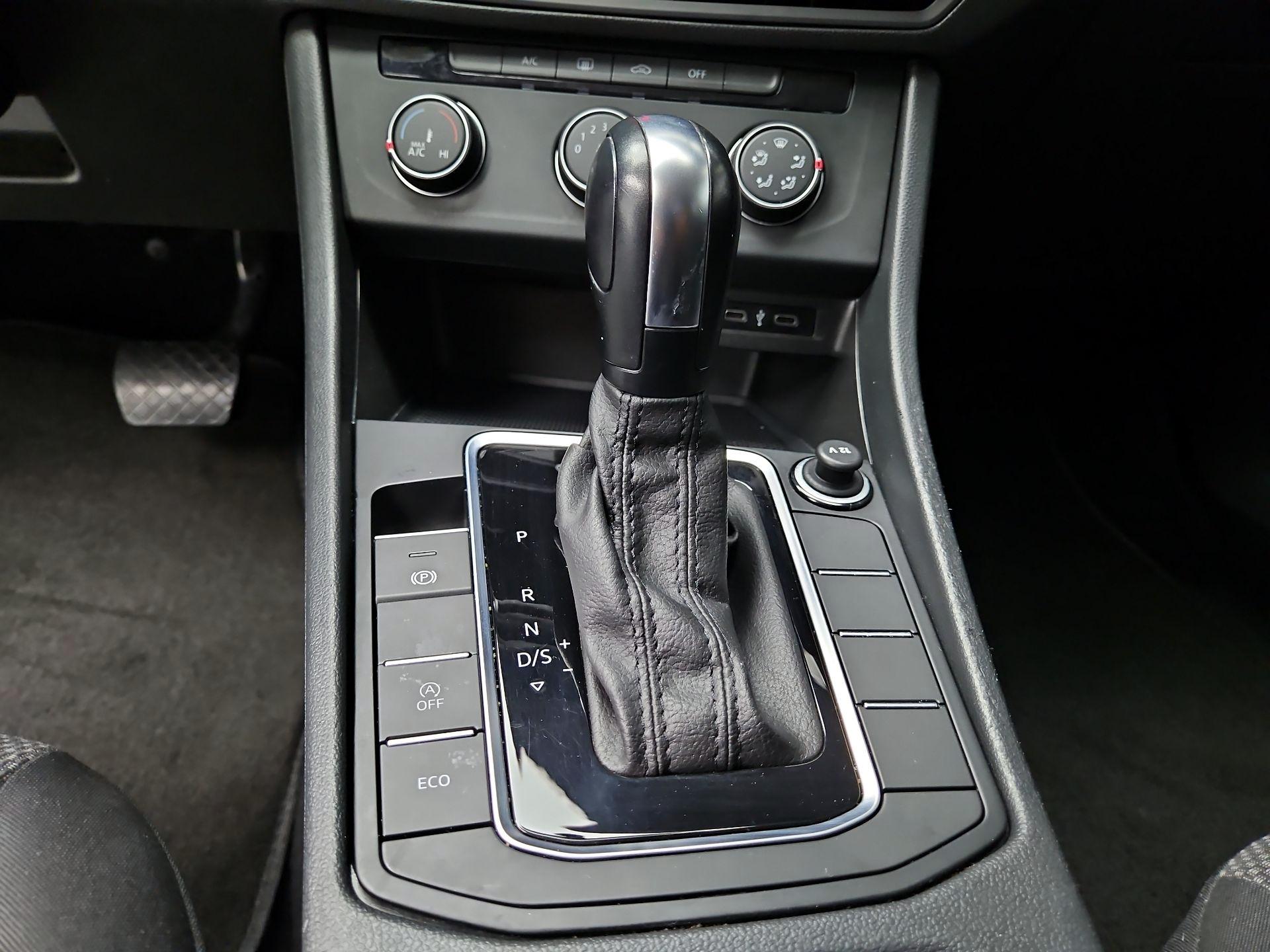 Thumbnail: 2021 Volkswagen Jetta - 17