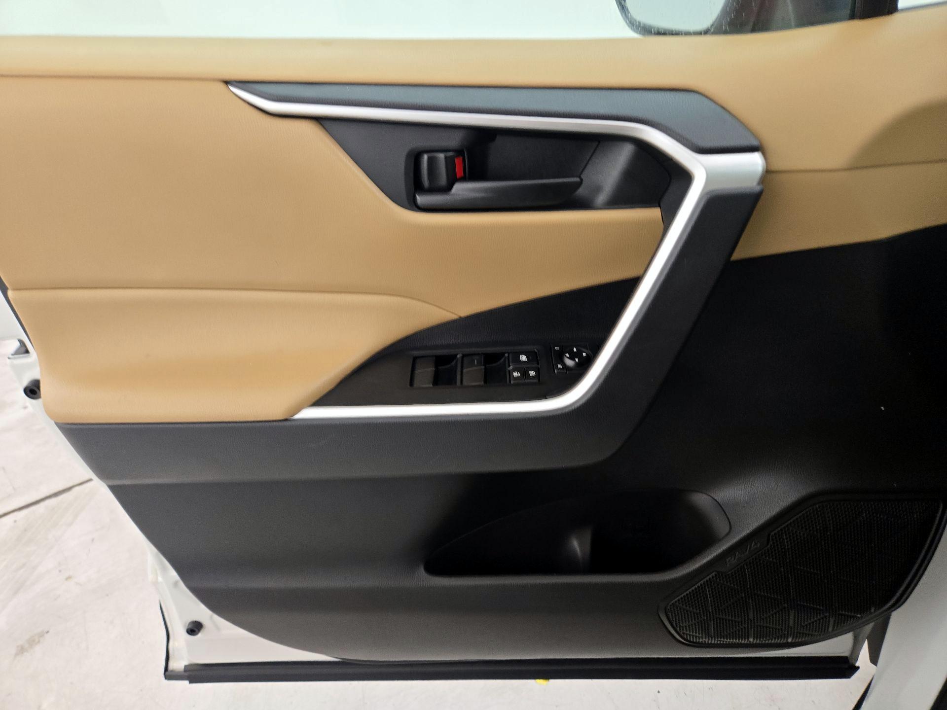 Thumbnail: 2022 Toyota RAV4 - 12