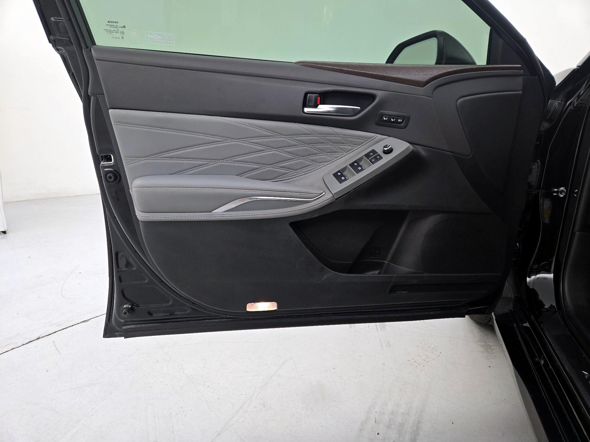 Thumbnail: 2020 Toyota Avalon - 12