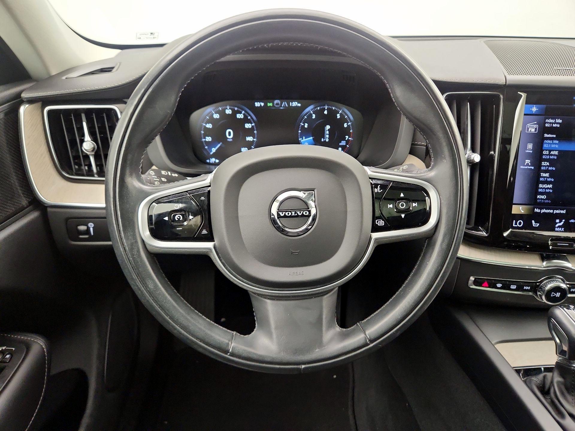 Thumbnail: 2021 Volvo XC60 - 10