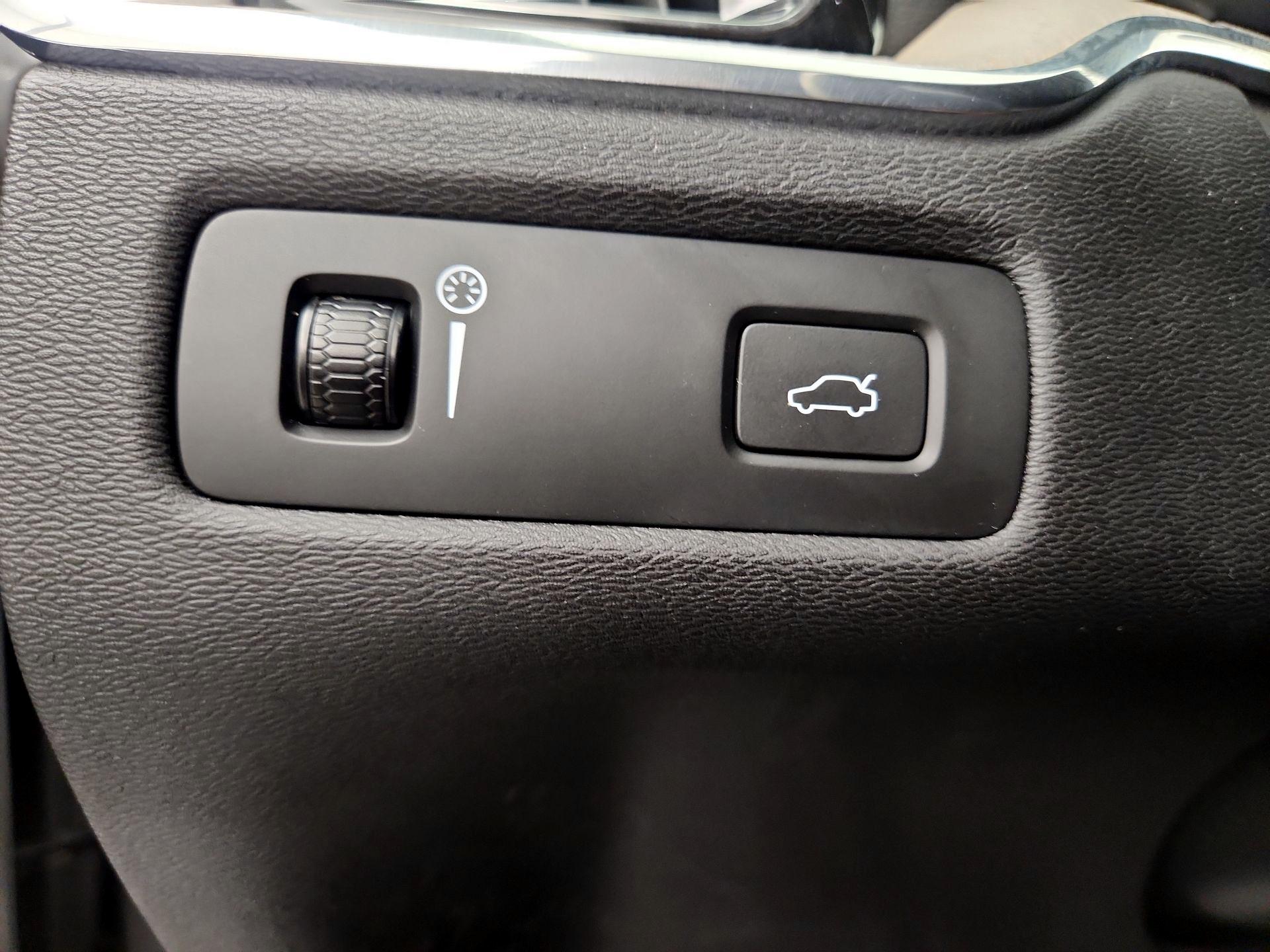 Thumbnail: 2021 Volvo XC60 - 13