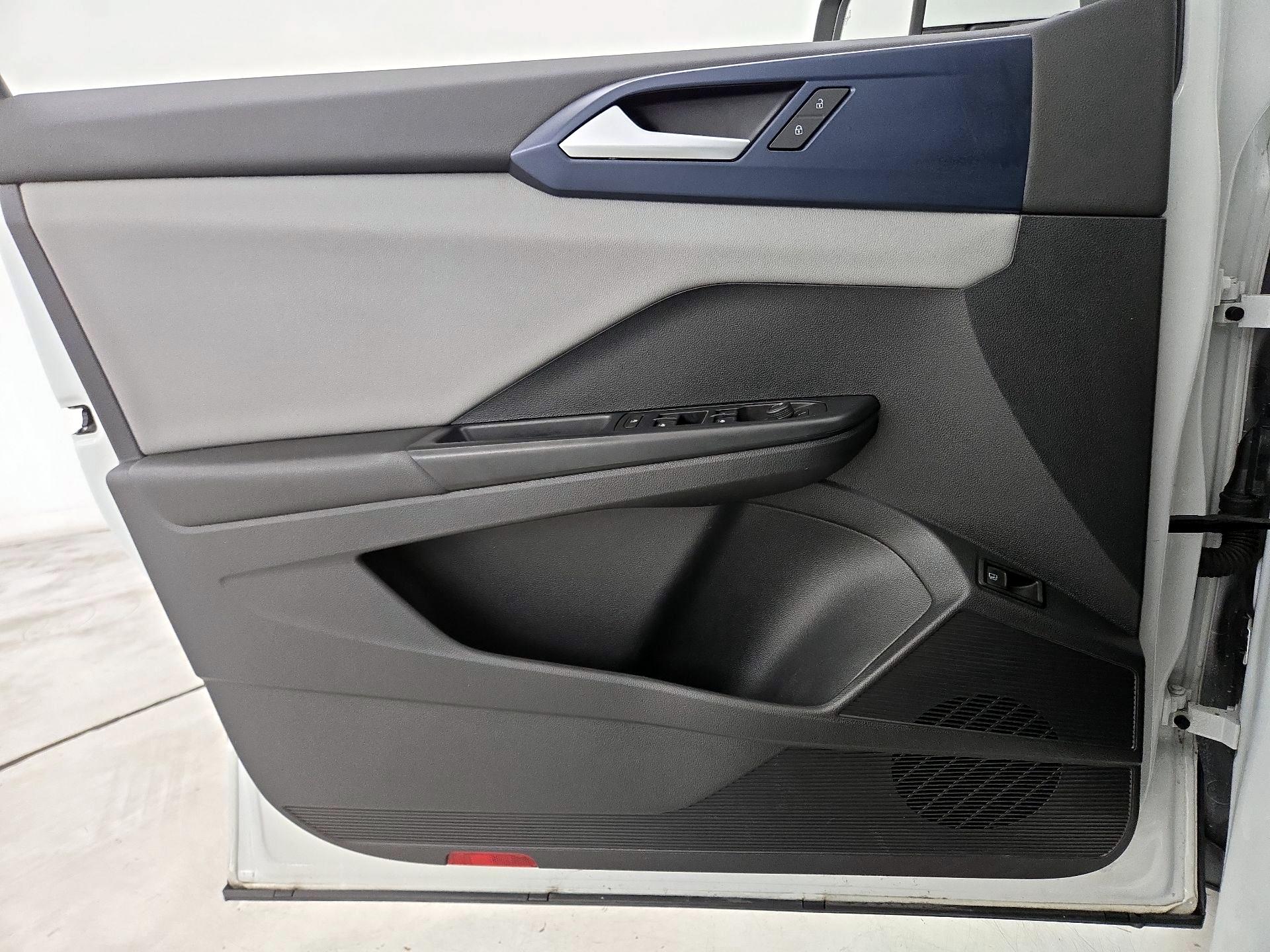 Thumbnail: 2022 Volkswagen Taos - 12