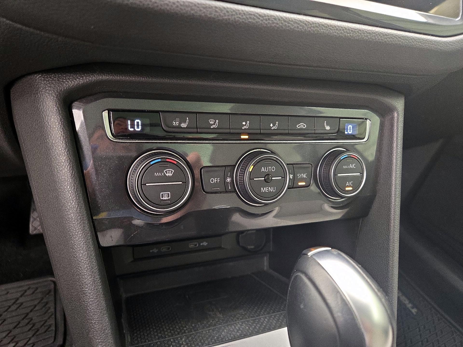 Thumbnail: 2021 Volkswagen Tiguan - 17