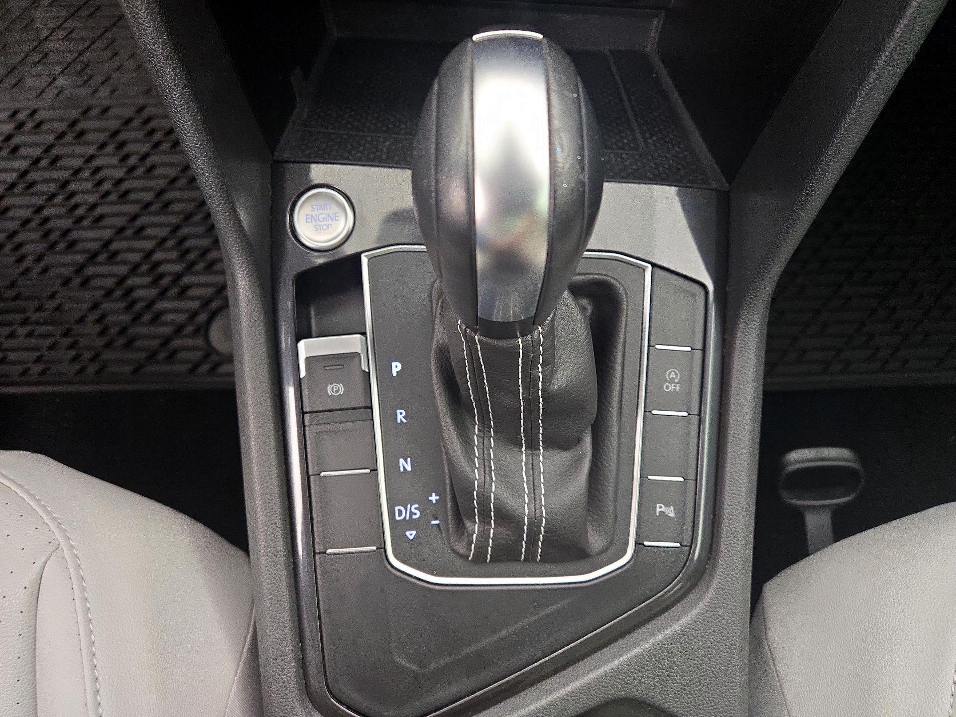 Thumbnail: 2021 Volkswagen Tiguan - 18