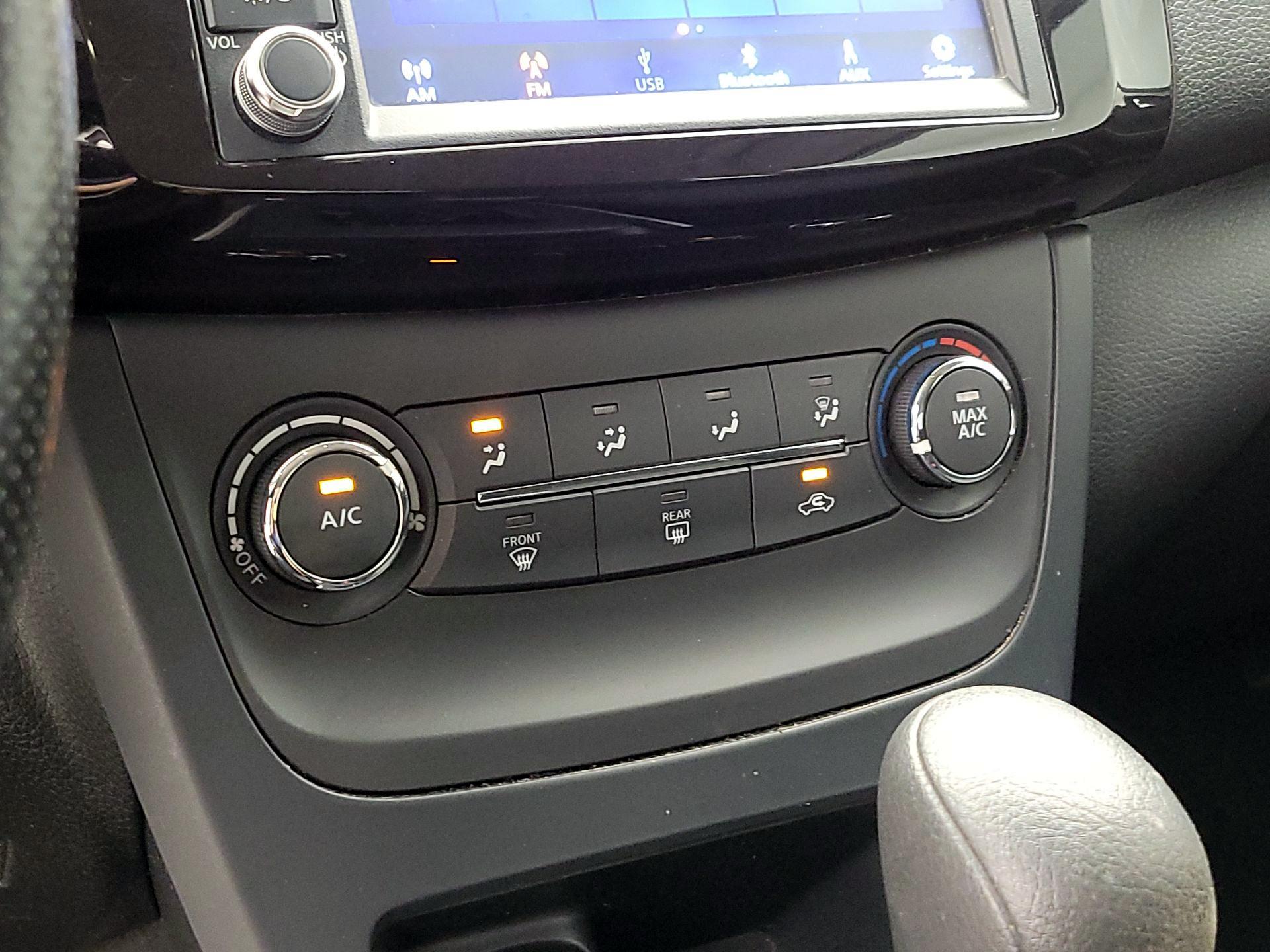 Thumbnail: 2019 Nissan Sentra - 16